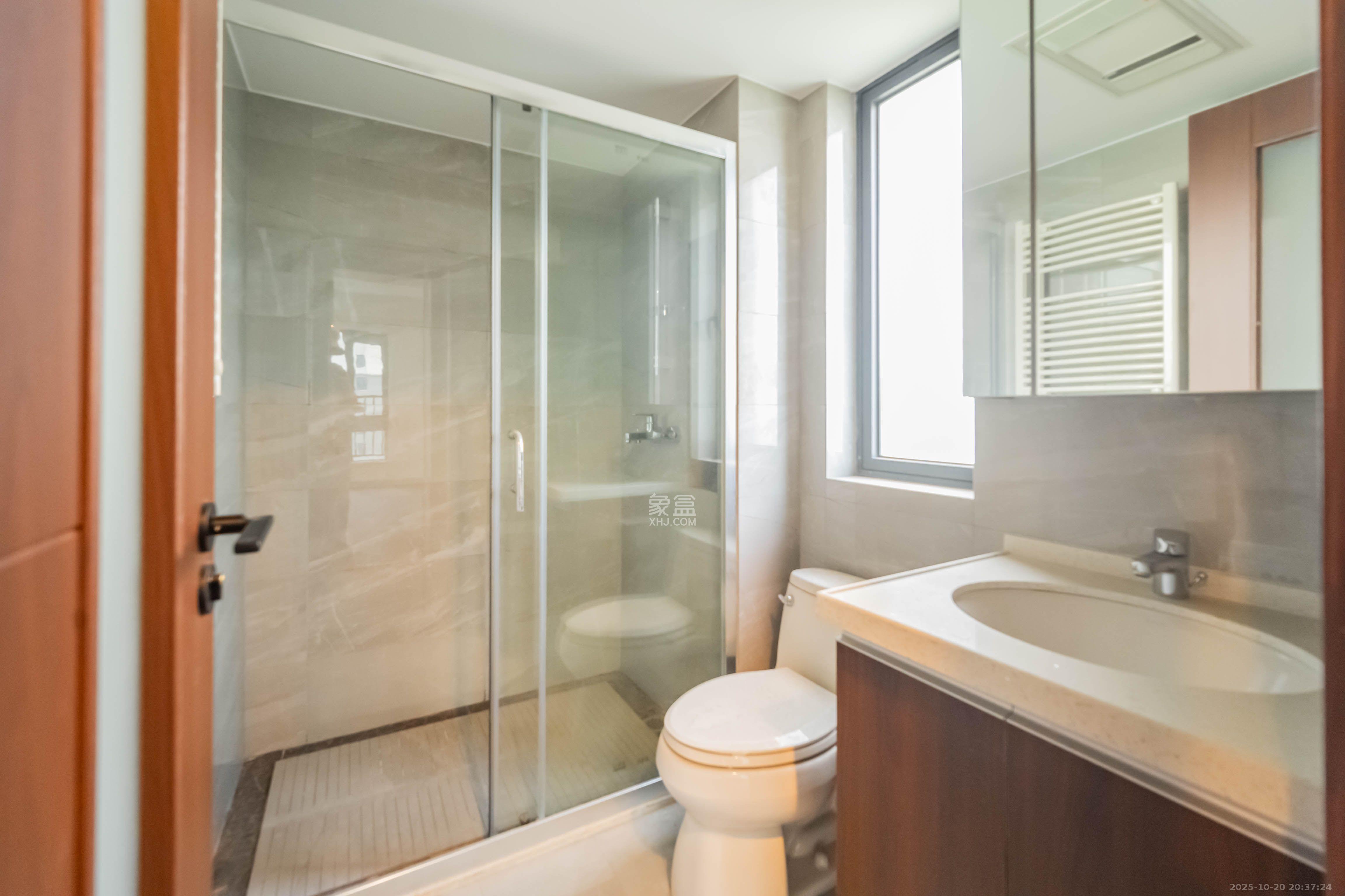 绿地长沙城际空间站(绿地新里佳苑)  5室2厅2卫    4000.0元/月 绿地长沙城际空间站(绿地新里佳苑)  5室2厅2卫    4000.0元/月室内图