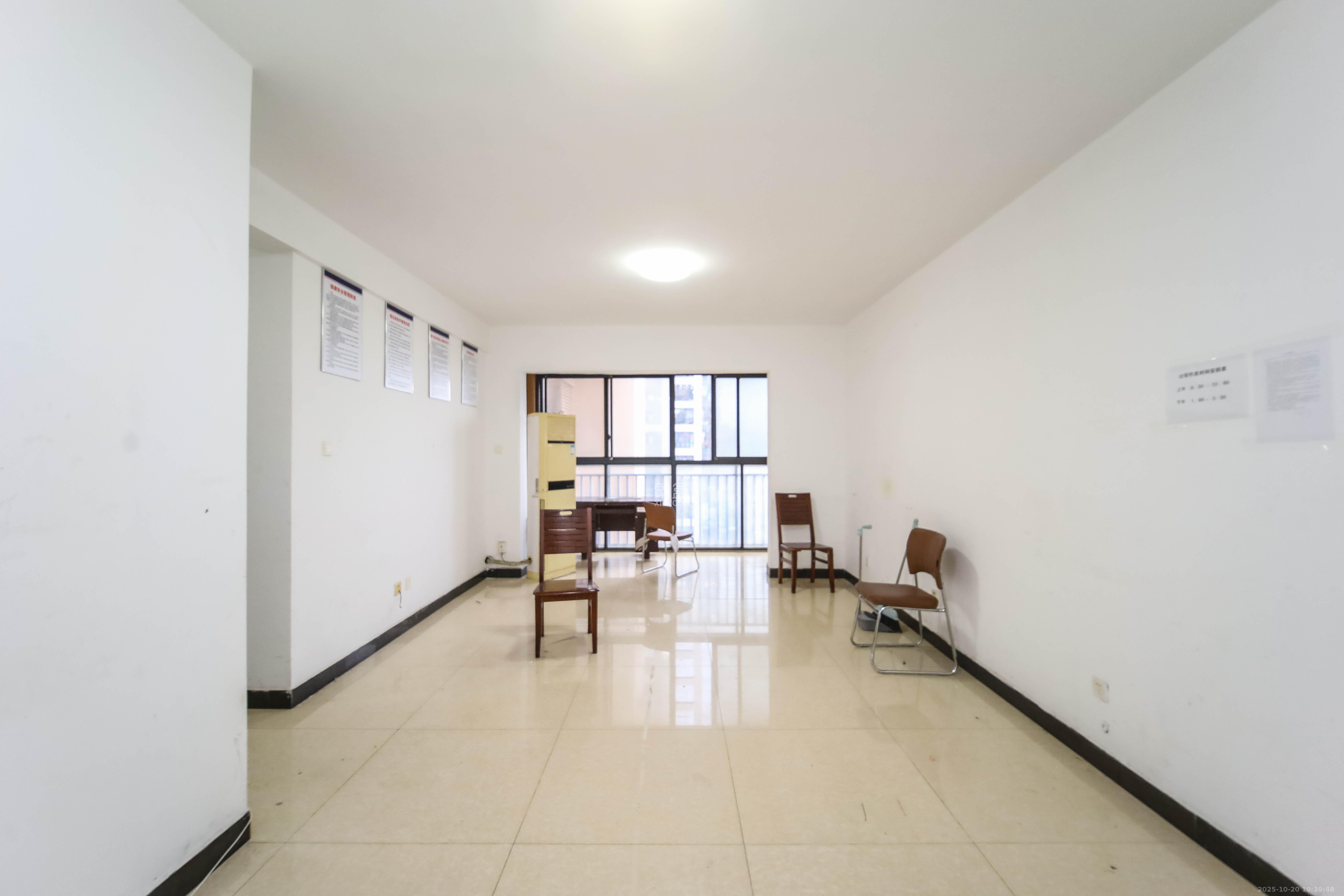 华城广场  2室2厅1卫    72.0万