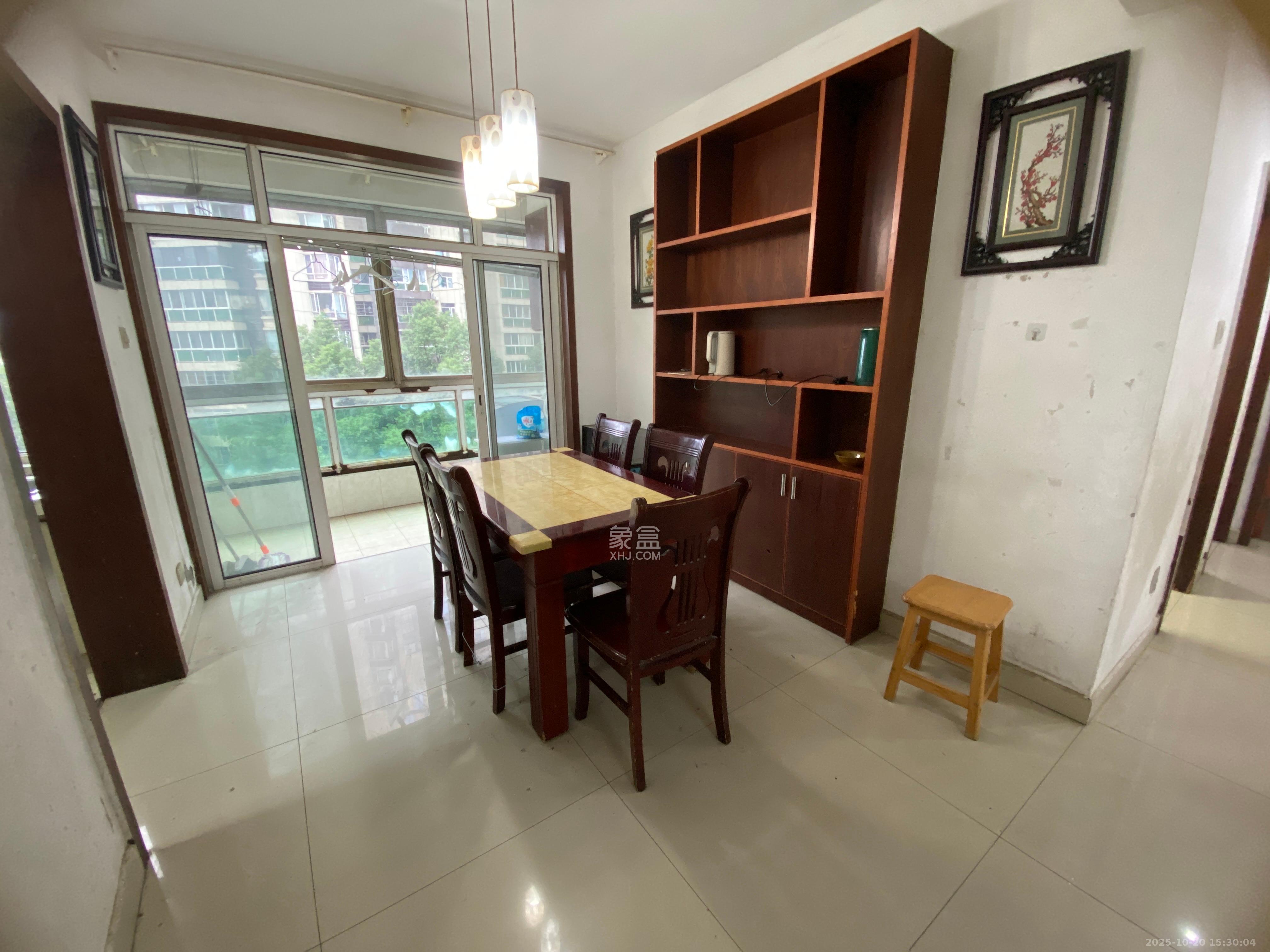 湘麓国际  3室2厅2卫    2200.0元/月 湘麓国际  3室2厅2卫    2200.0元/月室内图