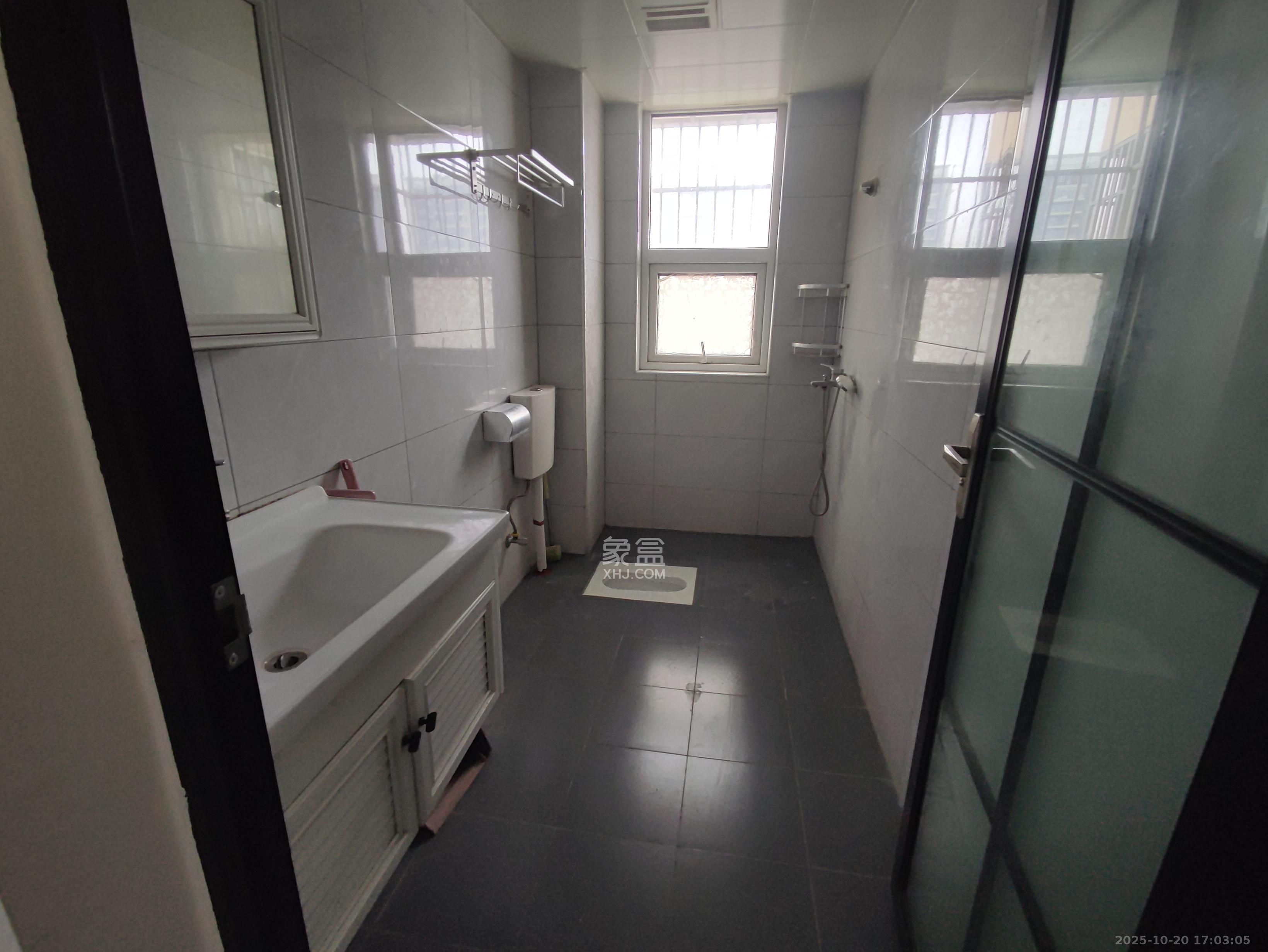 和康园小区 3室2厅2卫 2300.0元/月 和康园小区 3室2厅2卫 2300.0元/月室内图