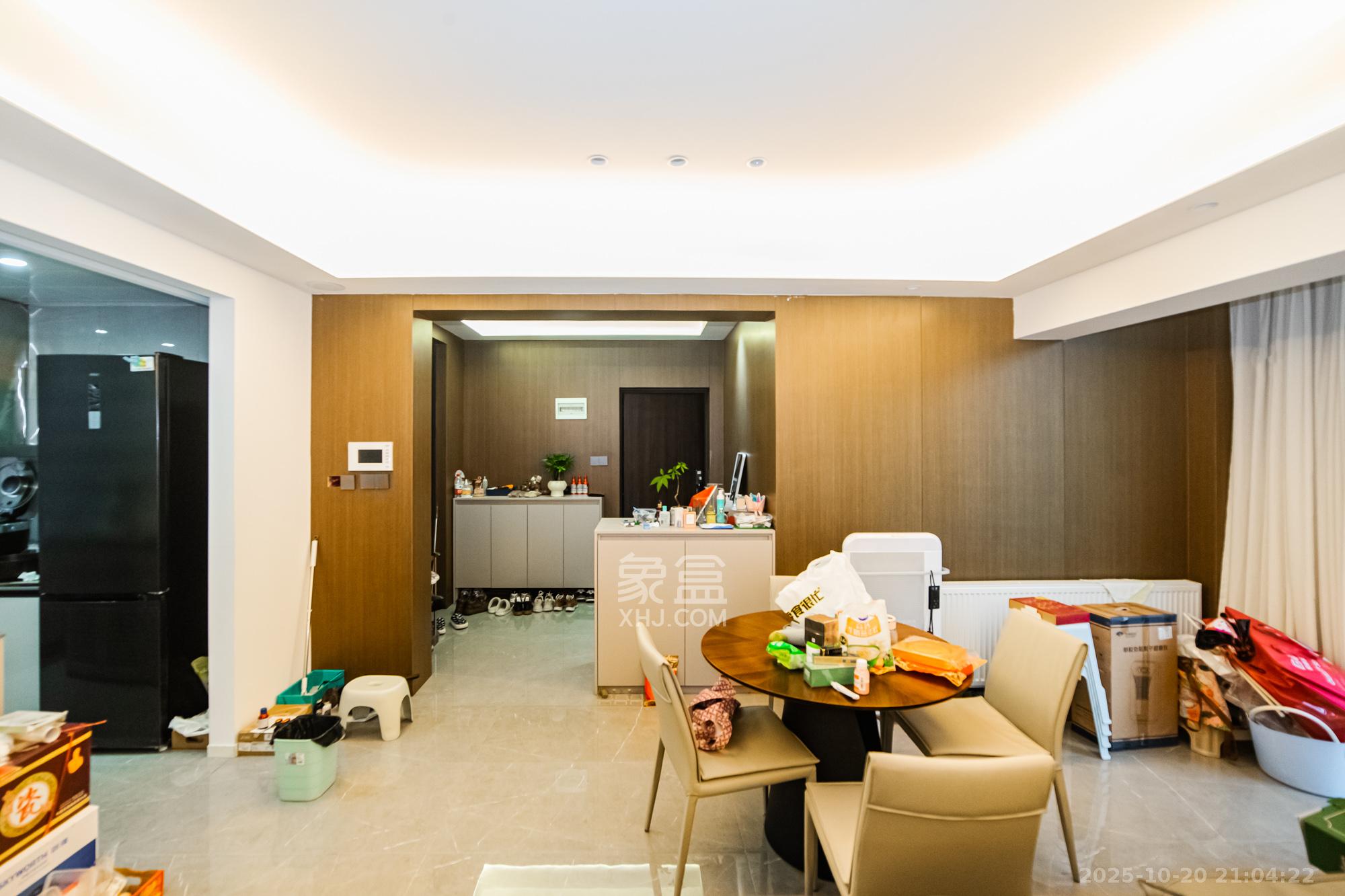 珠江花城三期锦鲤  1室2厅1卫    115.8万 珠江花城三期锦鲤  1室2厅1卫    115.8万客厅