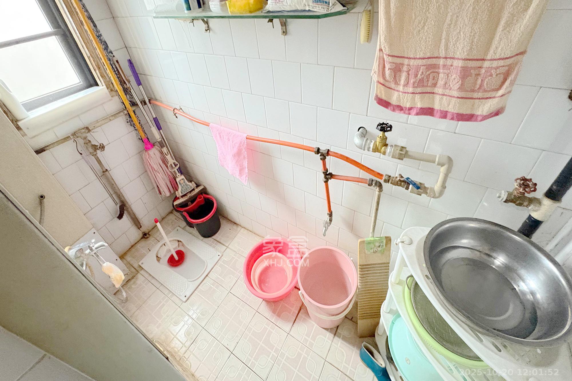 杨家山汽修厂宿舍  2室1厅1卫    38.0万卫生间