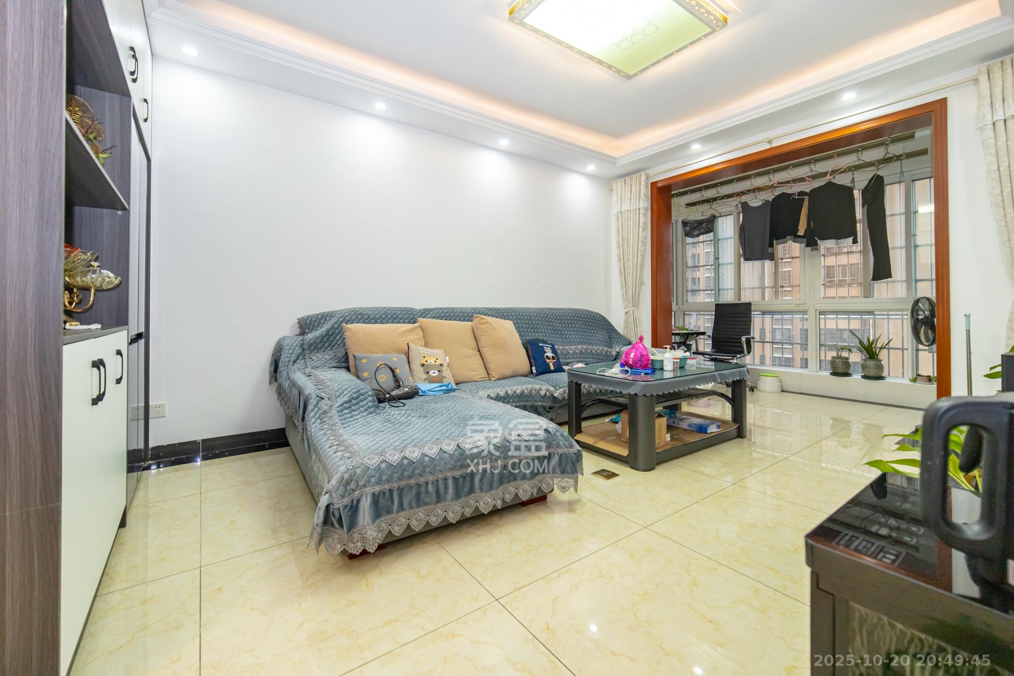 楚天世纪城西苑  3室2厅2卫    80.8万客厅