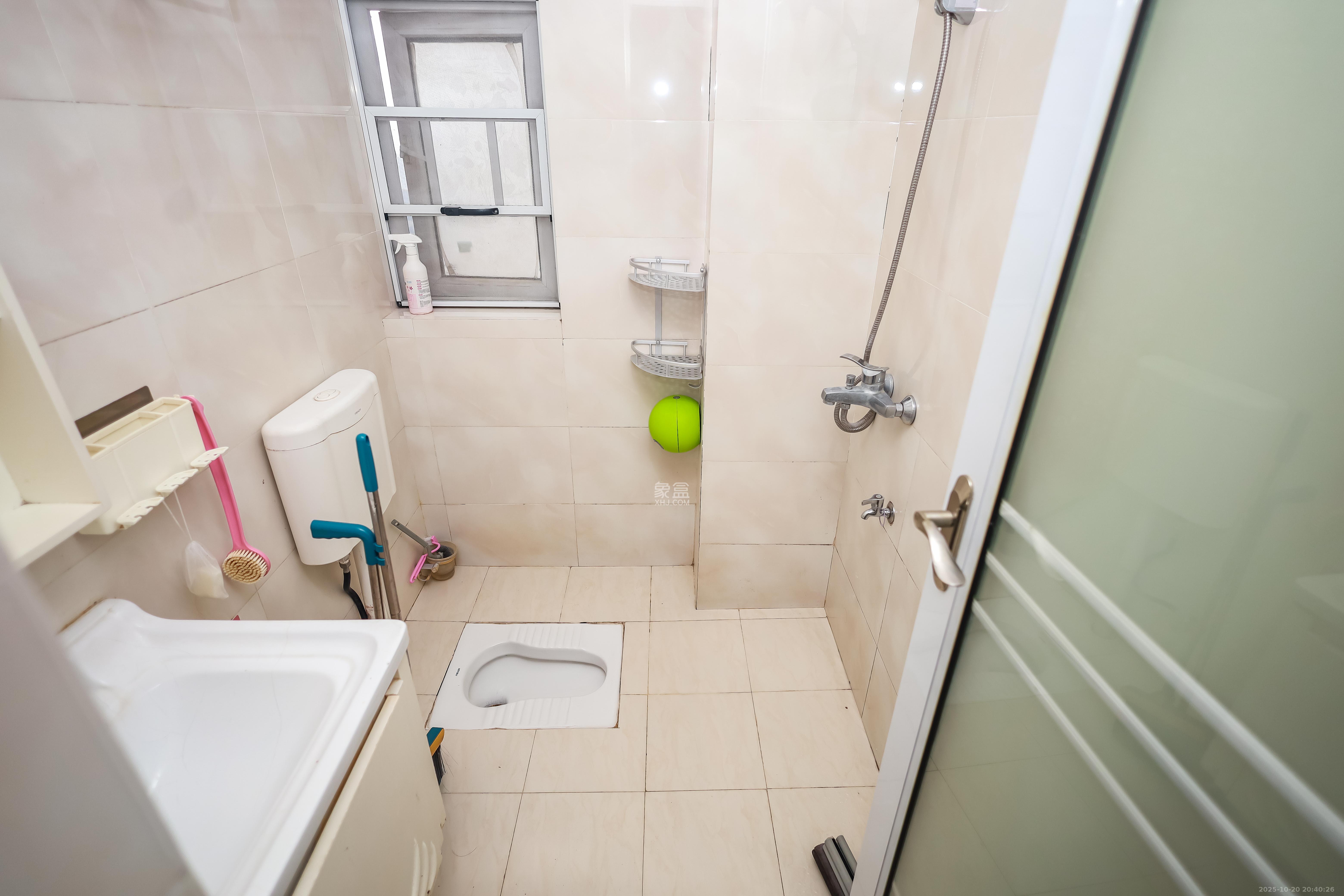 天麓尚层  2室2厅1卫    60.0万卫生间