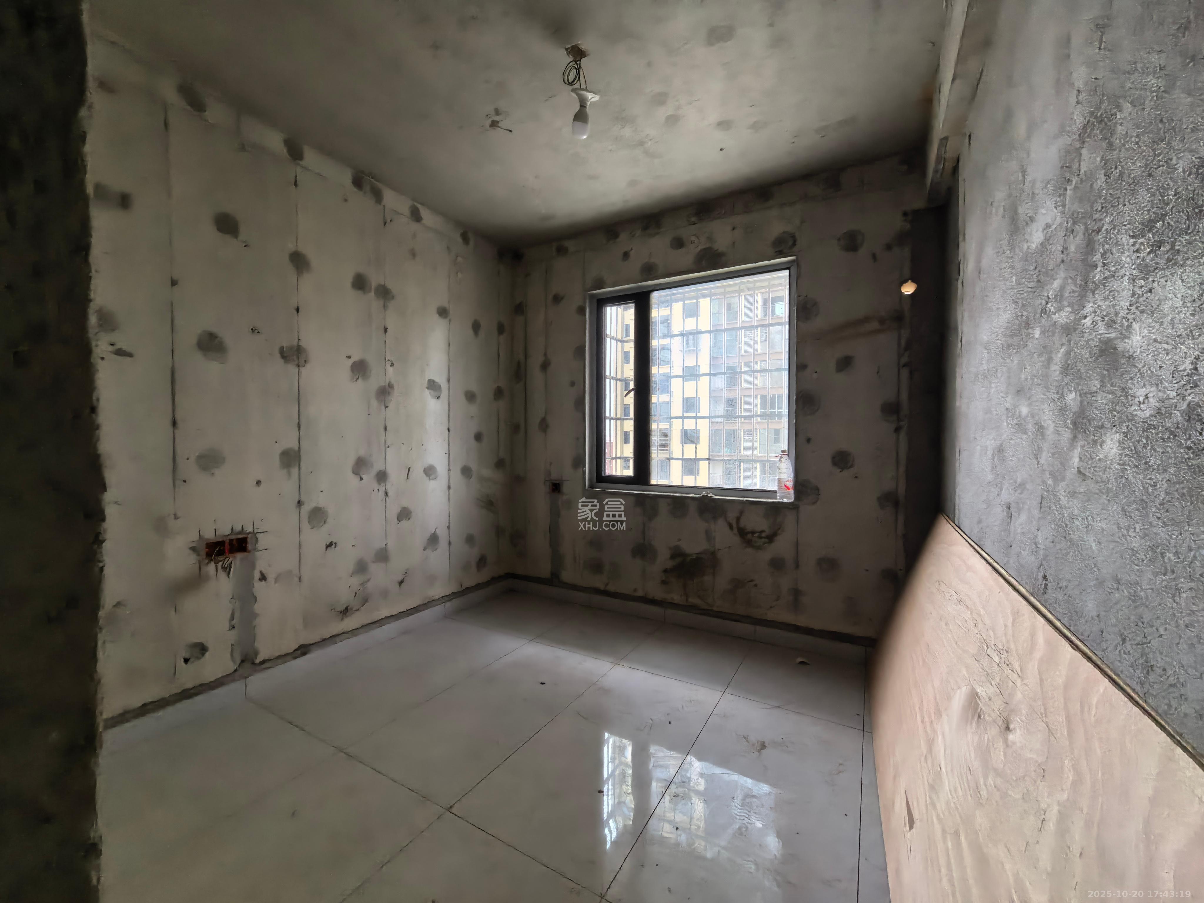 望远嘉苑  2室1厅1卫    2100.0元/月 望远嘉苑  2室1厅1卫    2100.0元/月室内图1