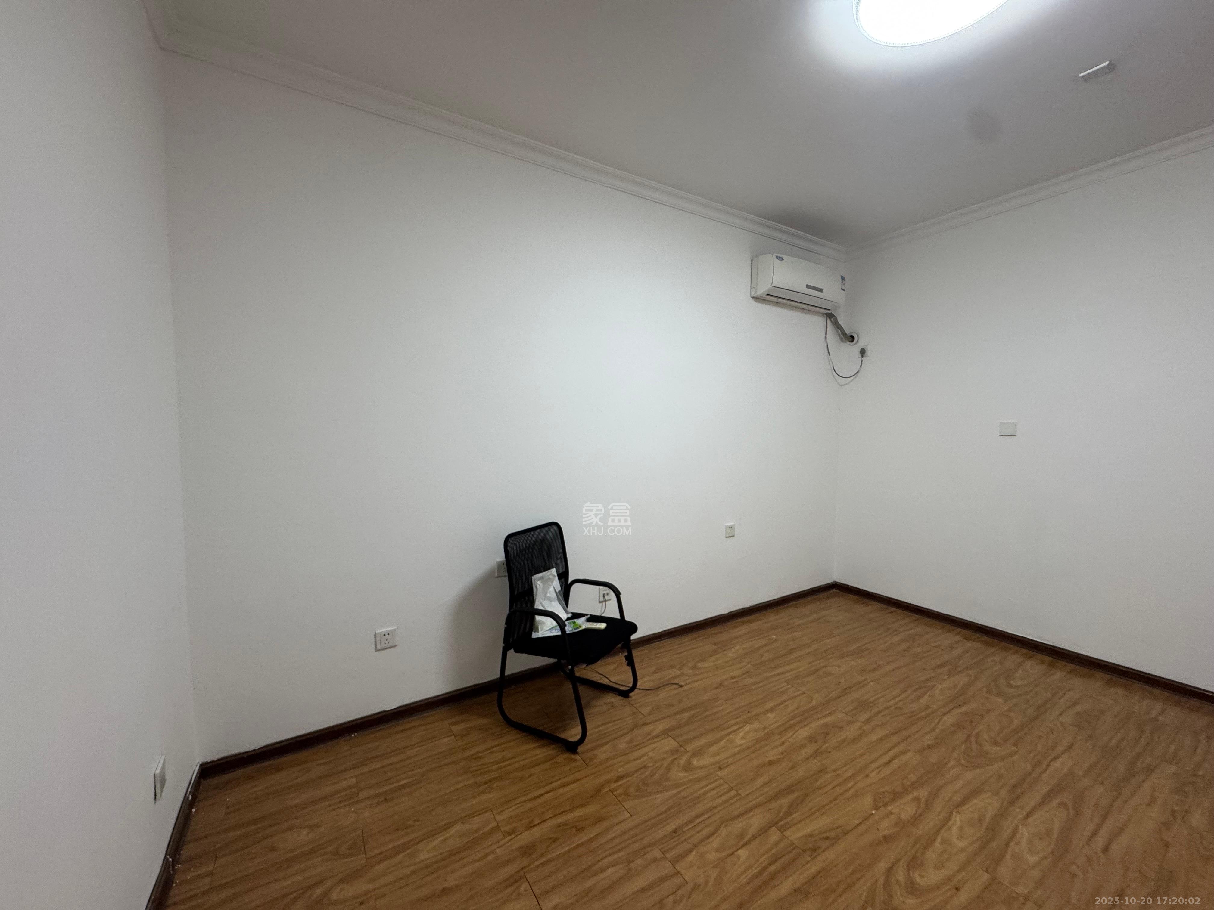 喜盈门范城 1室1厅1卫 1300.0元/月 喜盈门范城 1室1厅1卫 1300.0元/月室内图