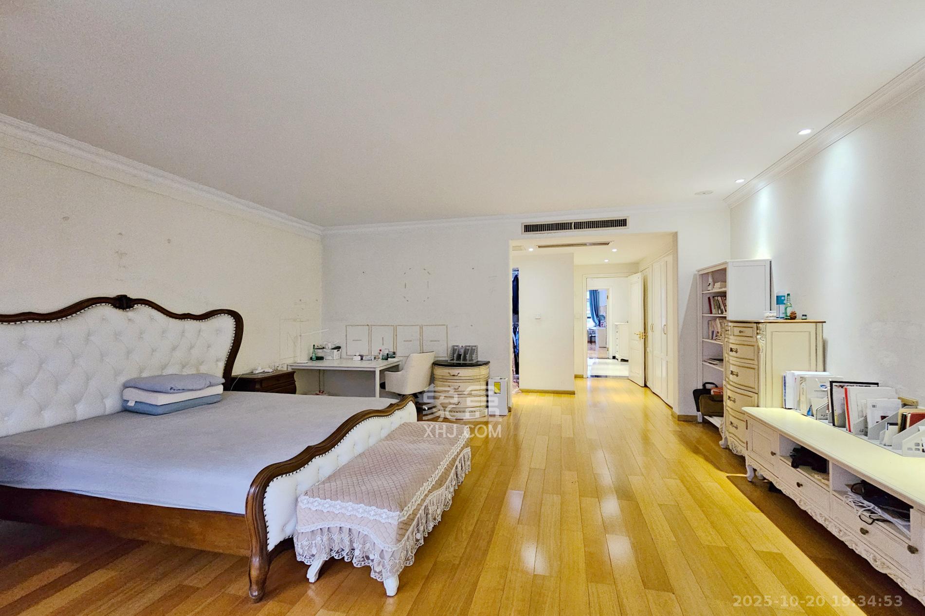 中隆国际御玺  5室2厅4卫    316.0万 中隆国际御玺  5室2厅4卫    316.0万卧室