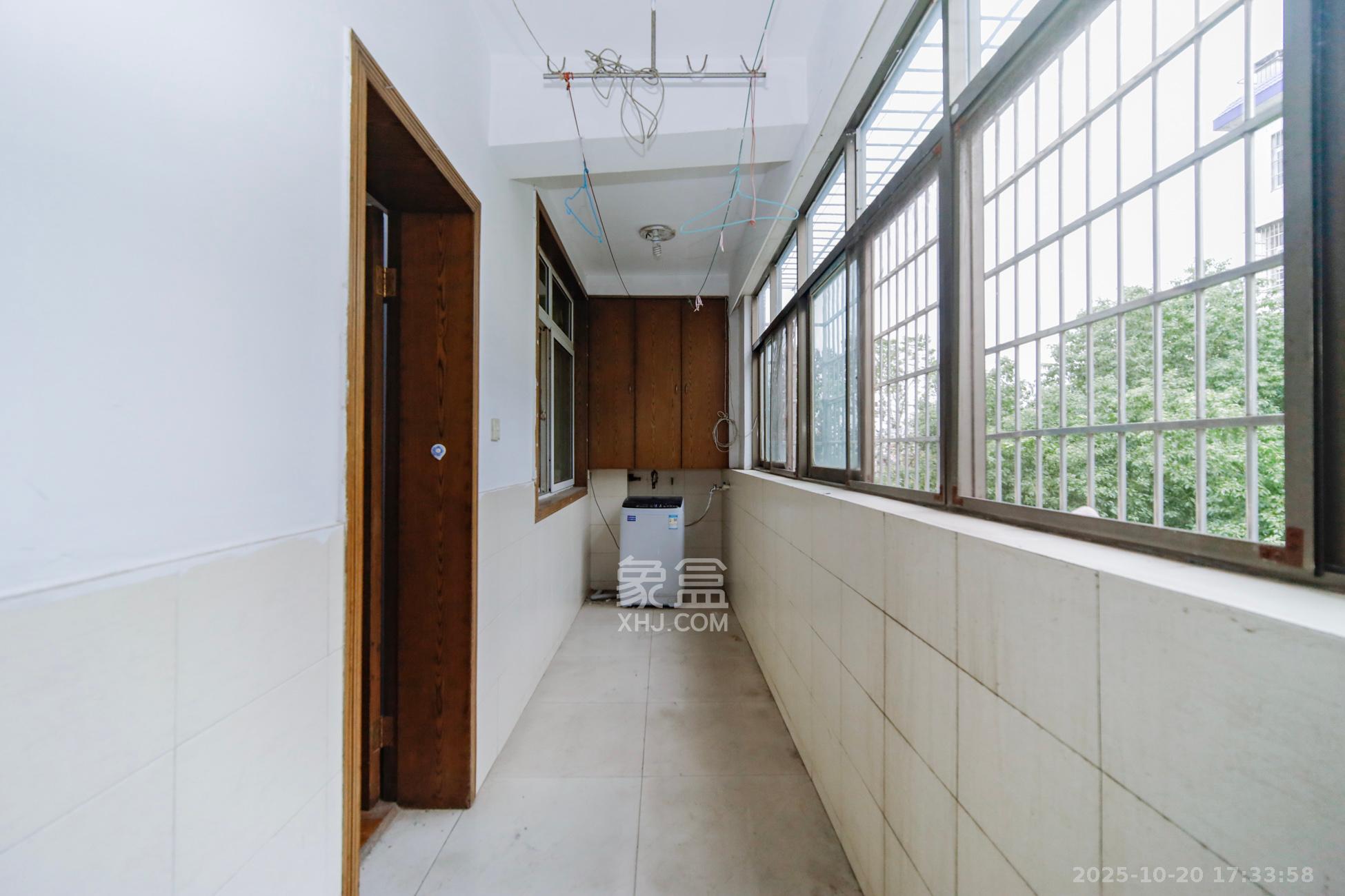 湘樟园小区（湘樟家园）  2室2厅1卫    46.8万阳台