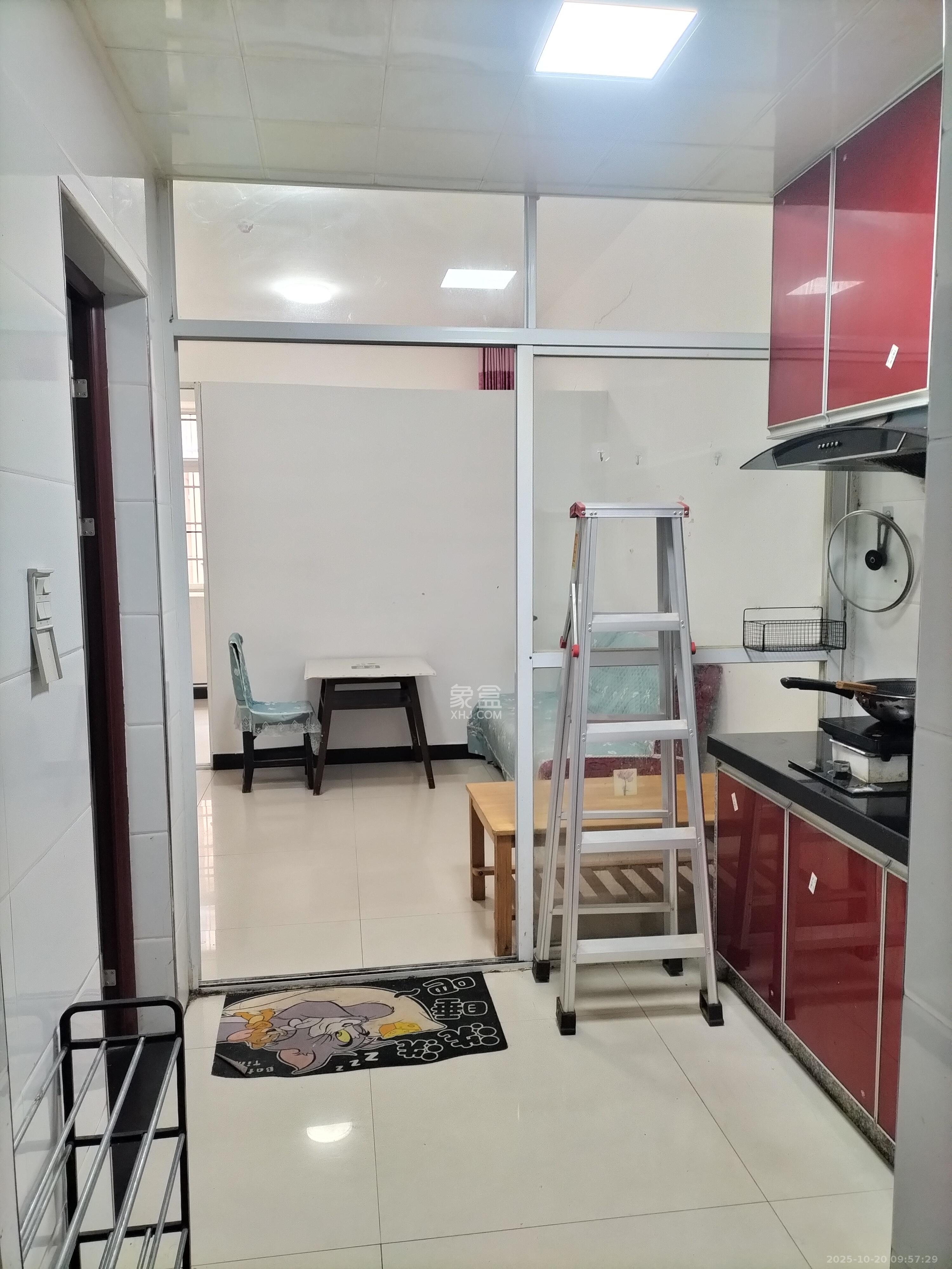 骑龙安置小区  1室1厅1卫    1200.0元/月 骑龙安置小区  1室1厅1卫    1200.0元/月室内图