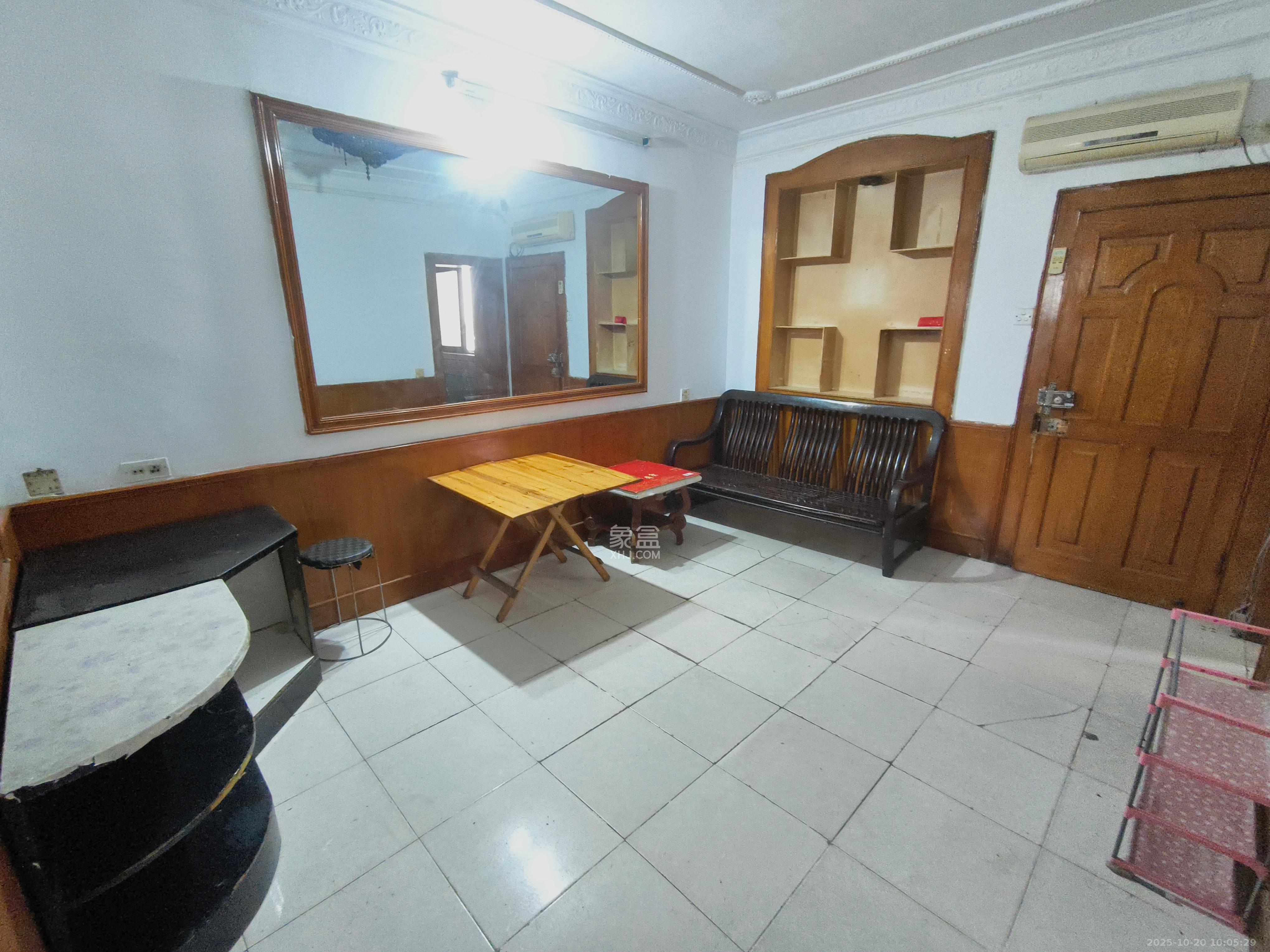 芙蓉区工商局宿舍(五里牌社区物业服务中心)  3室1厅1卫    1100.0元/月 芙蓉区工商局宿舍(五里牌社区物业服务中心)  3室1厅1卫    1100.0元/月