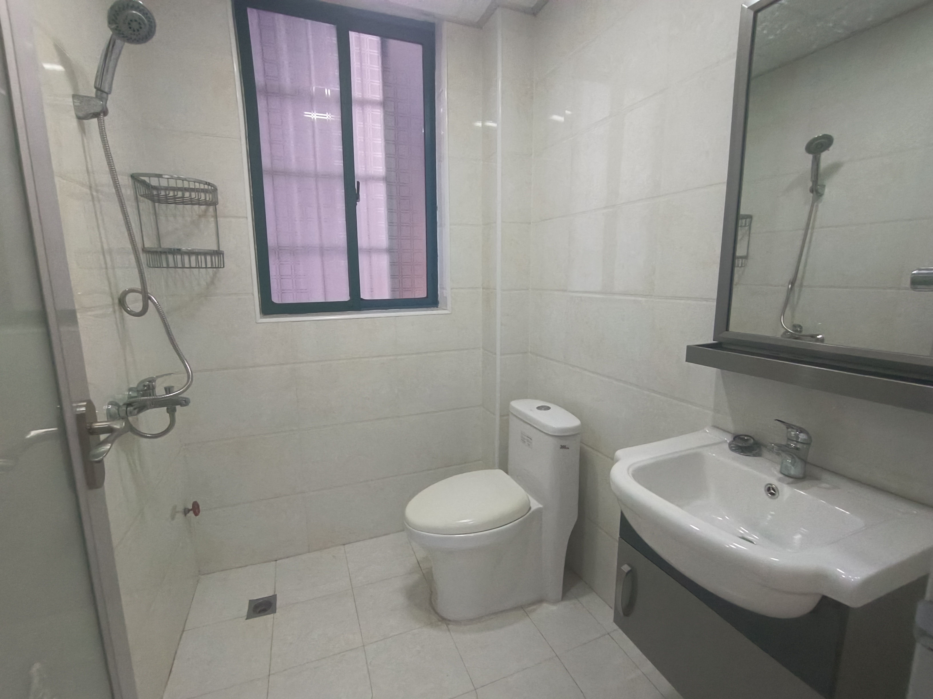 华亿玉锦名城 3室2厅2卫 36.8万 华亿玉锦名城 3室2厅2卫 36.8万客厅