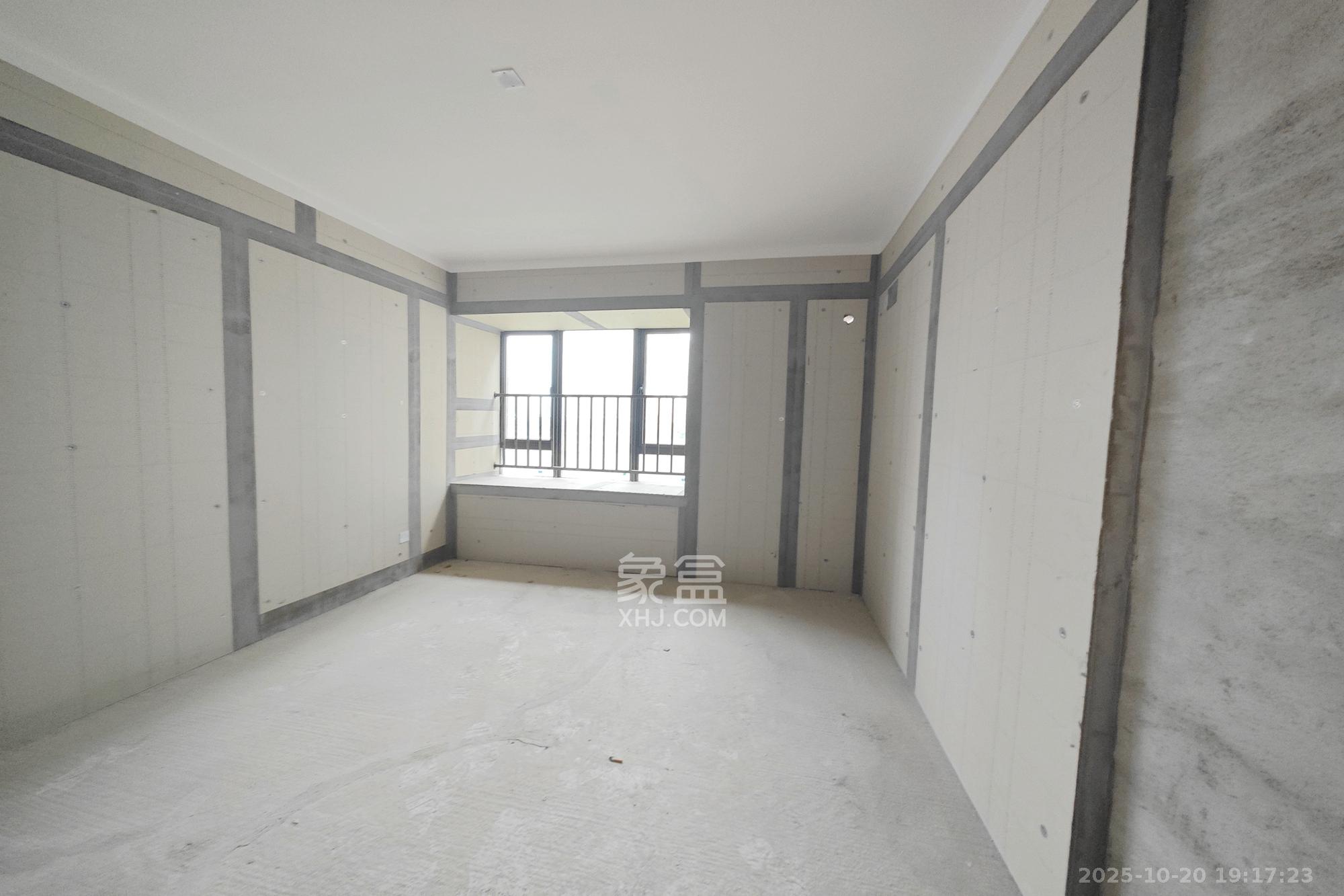 大都汇天悦（保利大都汇三期）  4室2厅2卫    145.0万卧室