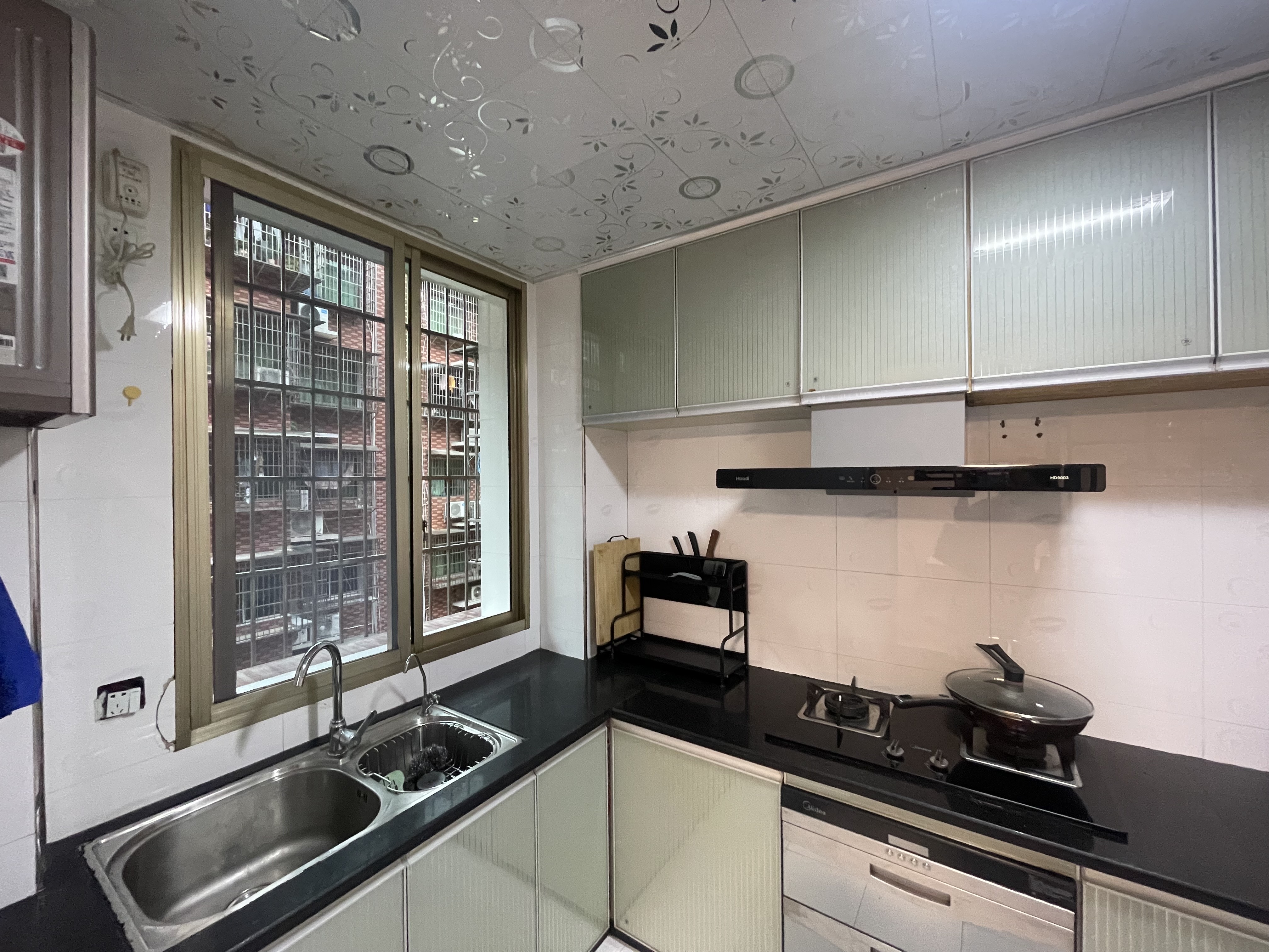 兴雁大楼 3室2厅2卫 1300.0元/月 兴雁大楼 3室2厅2卫 1300.0元/月室内图