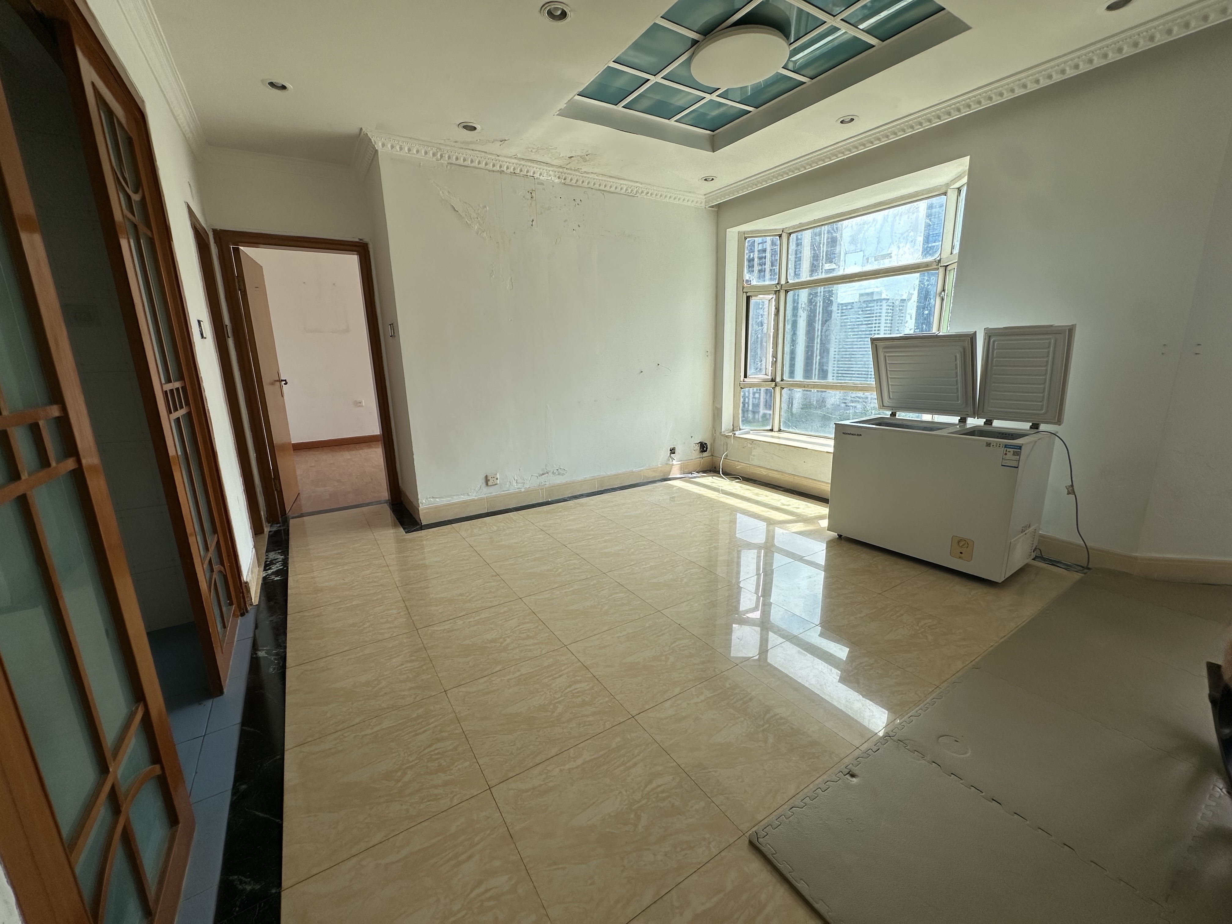 置地花园  3室2厅2卫    190.0万客厅