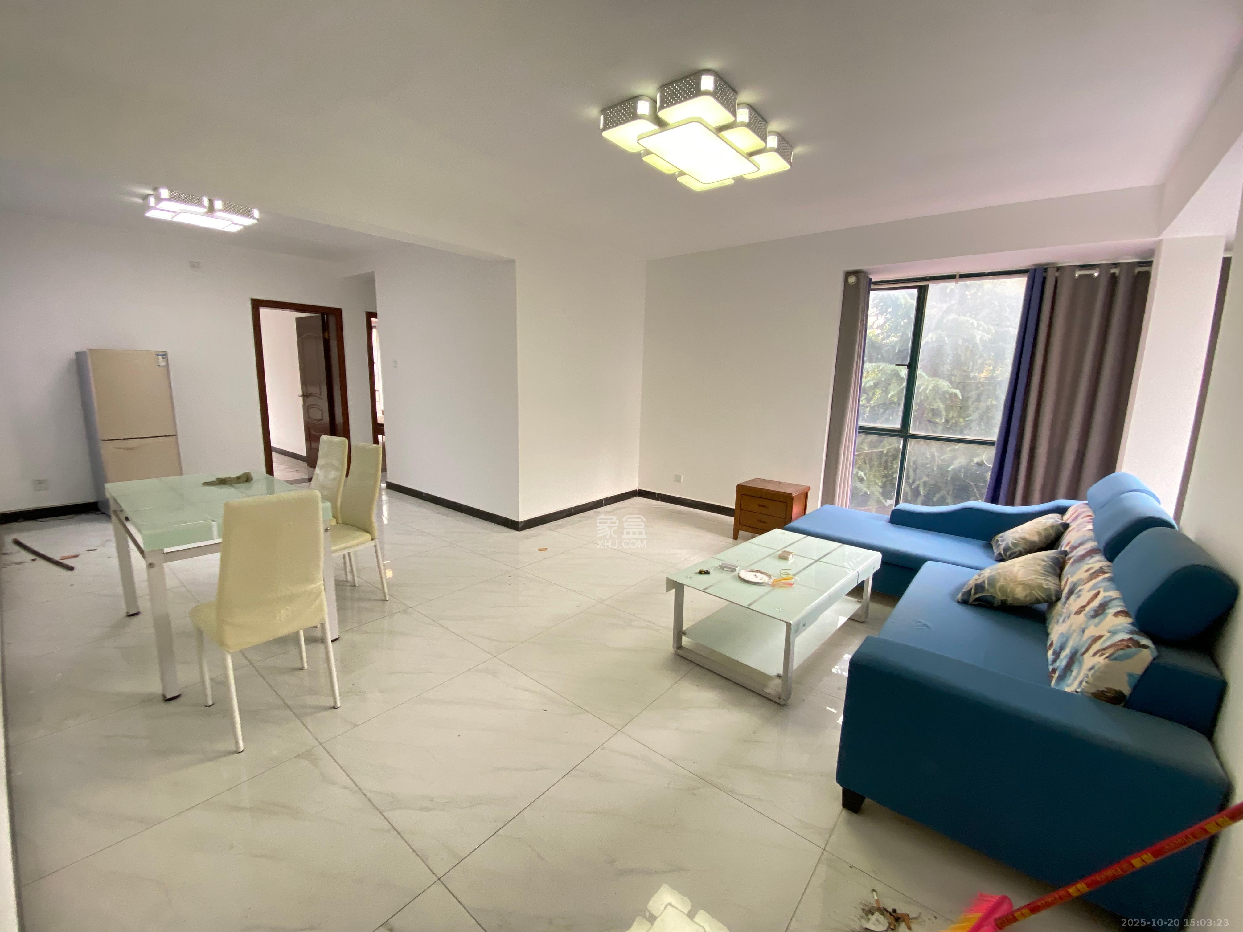 东方新城  2室1厅1卫    2200.0元/月室内图