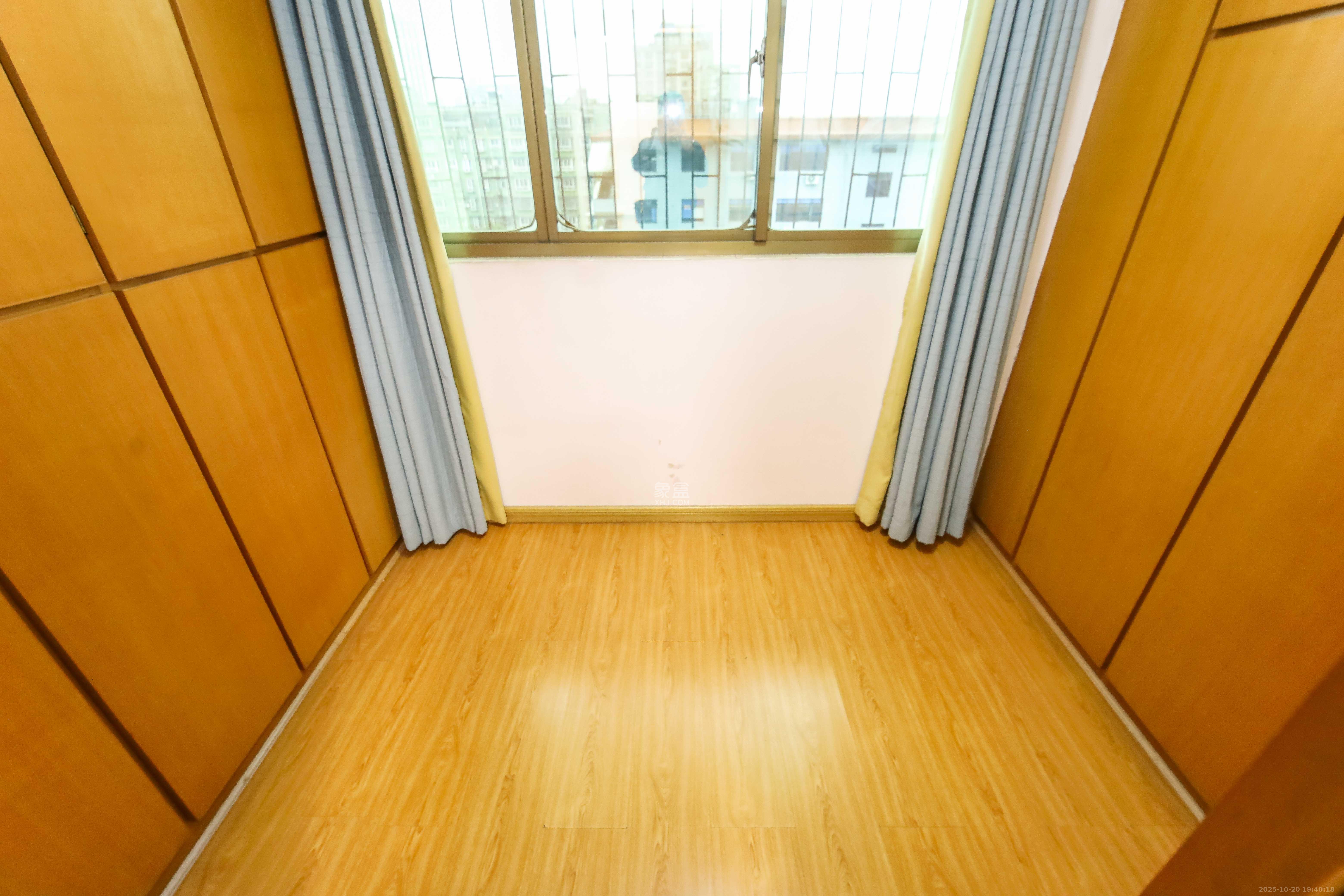 保利苑  3室2厅2卫    56.0万阳台