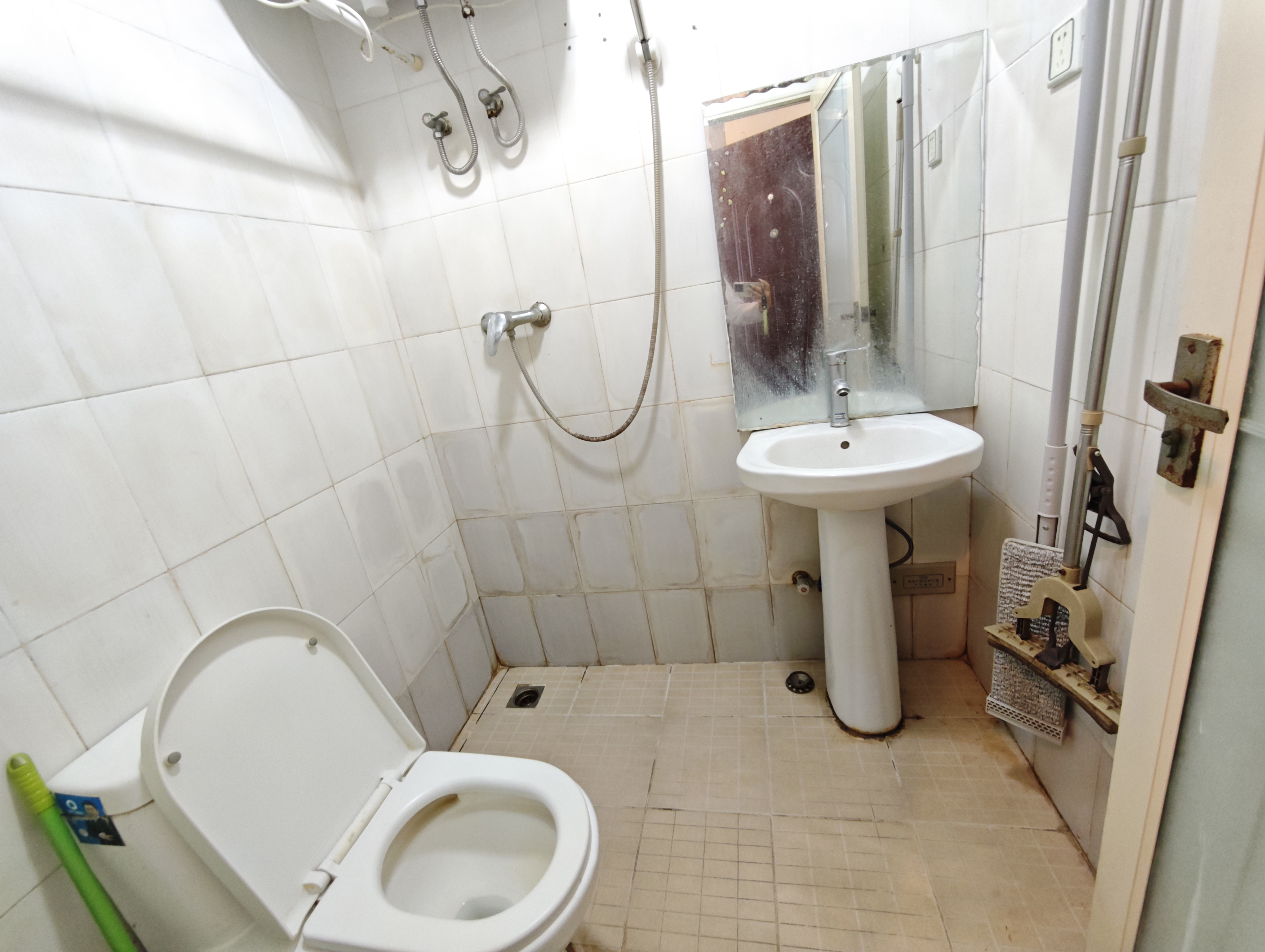 帝国大厦  1室1厅1卫    39.0万客厅