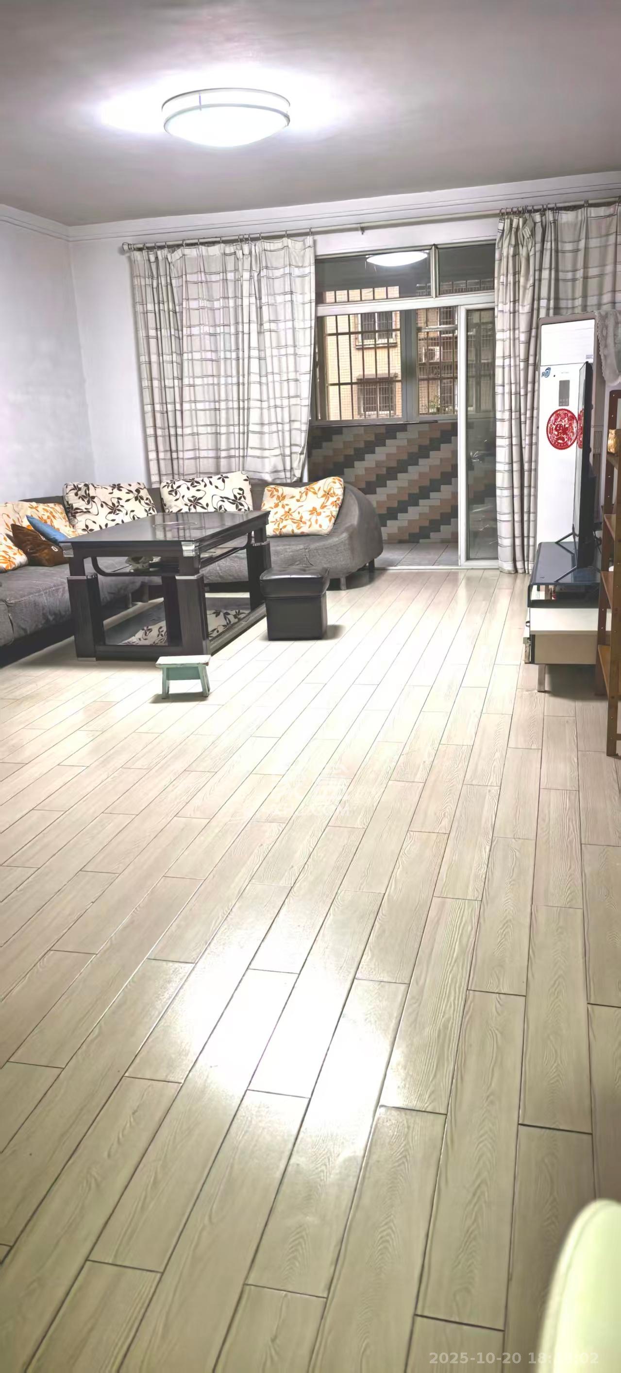 海利科院佳园  3室2厅2卫    2400.0元/月 海利科院佳园  3室2厅2卫    2400.0元/月室内图