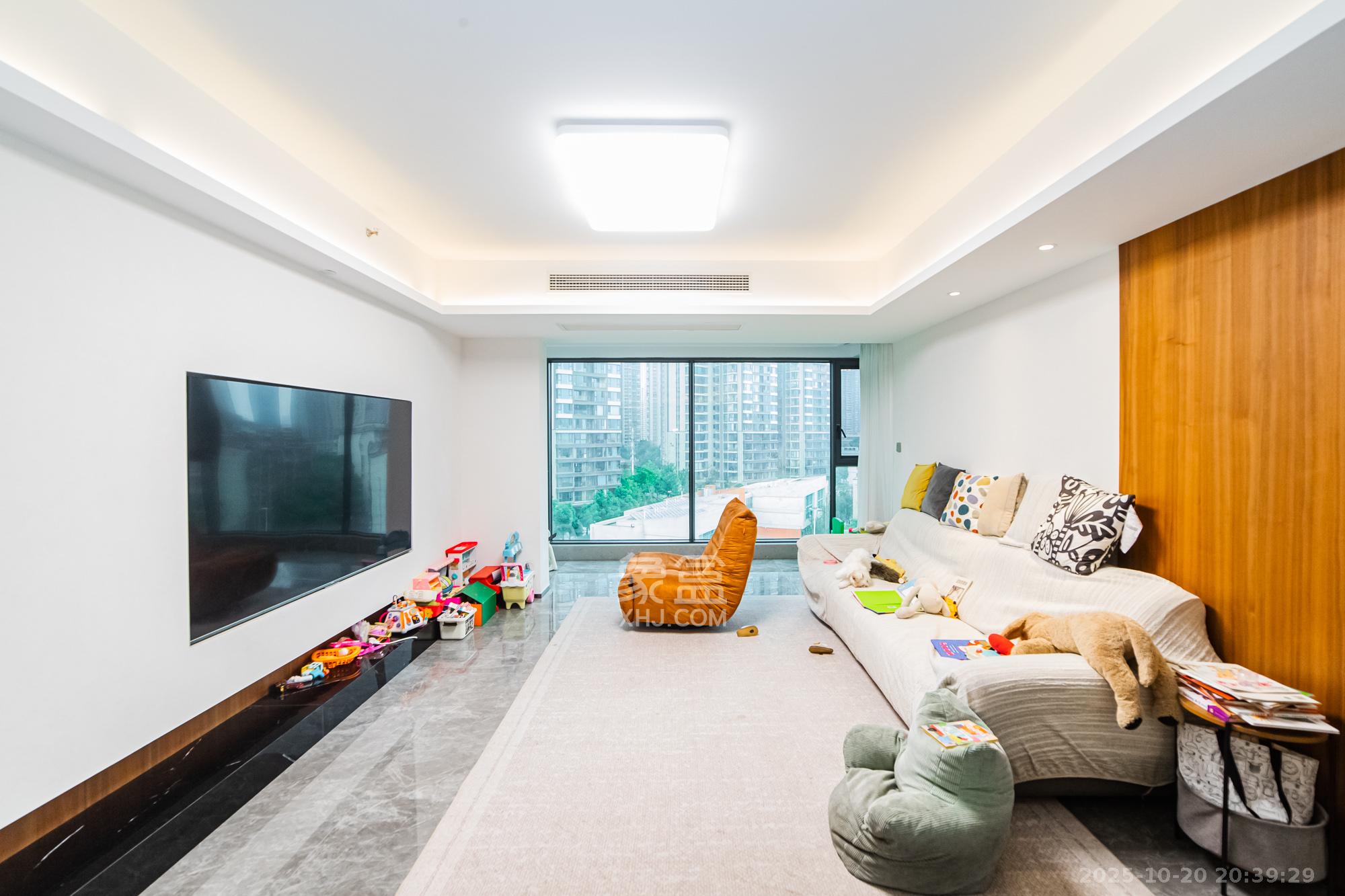 北辰瀚江府  4室2厅2卫    340.0万