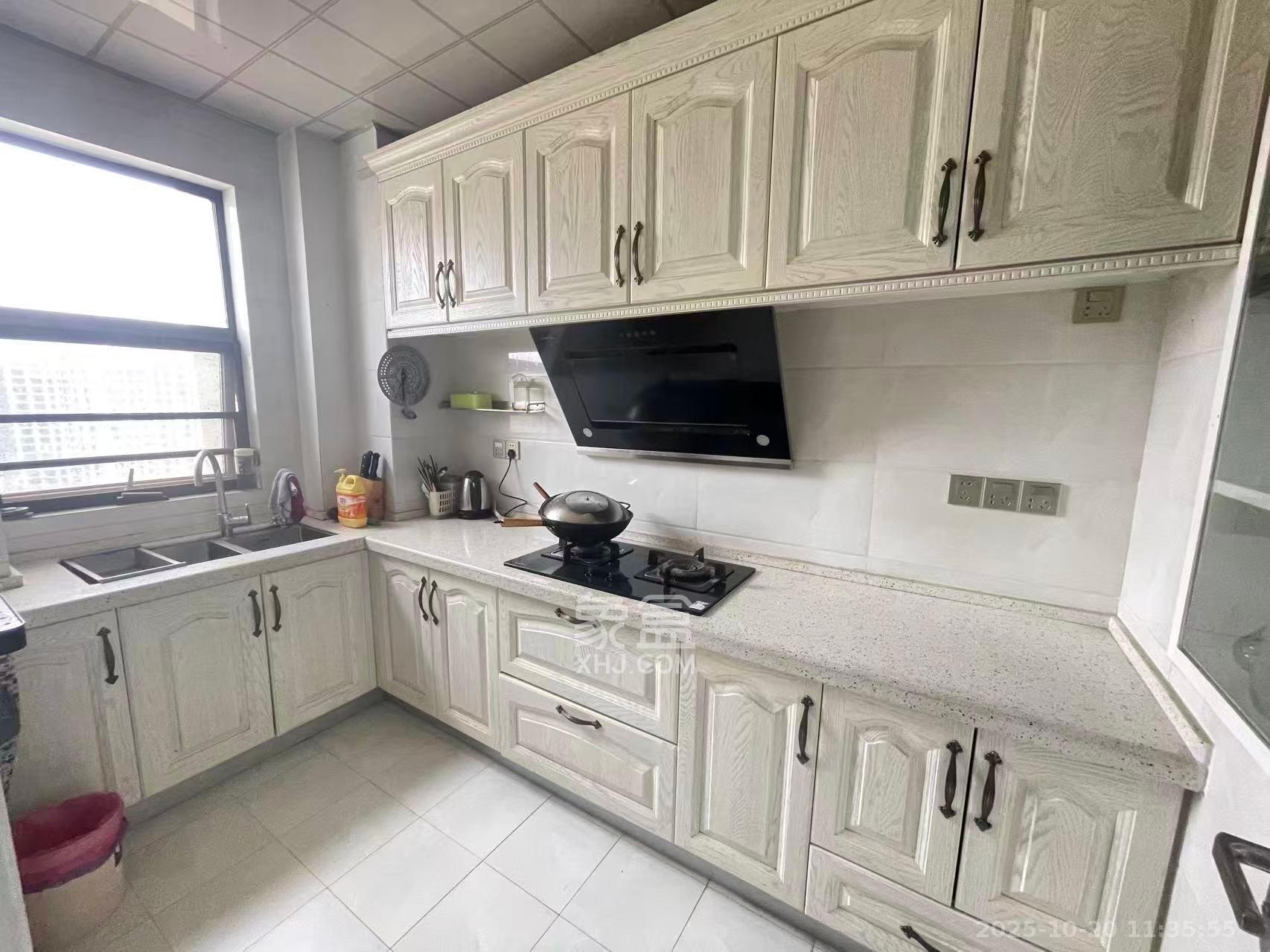 天鸿天府(天鸿中央大院) 4室2厅2卫 3300.0元/月 天鸿天府(天鸿中央大院) 4室2厅2卫 3300.0元/月室内图