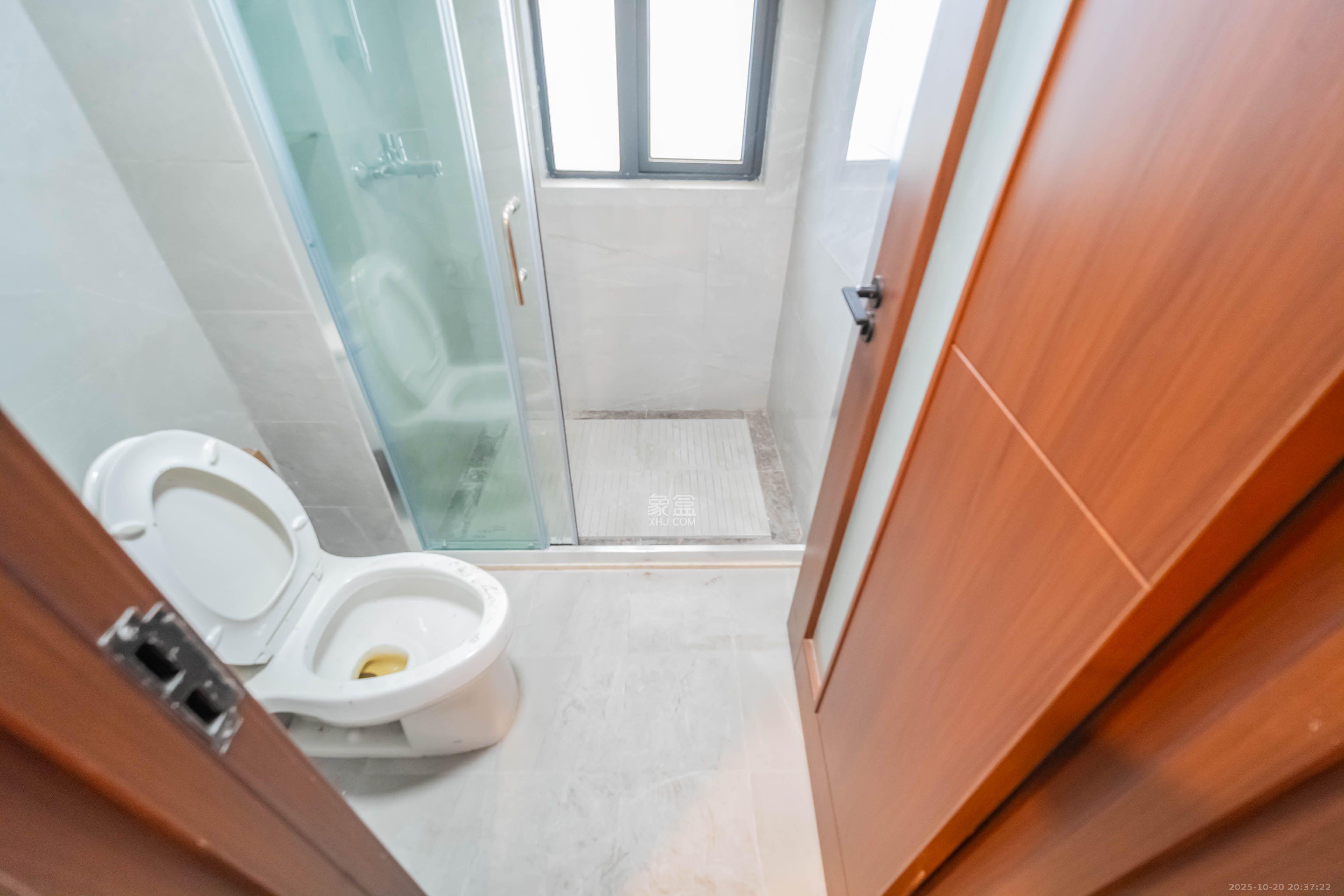 绿地长沙城际空间站(绿地新里佳苑)  5室2厅2卫    4000.0元/月 绿地长沙城际空间站(绿地新里佳苑)  5室2厅2卫    4000.0元/月室内图