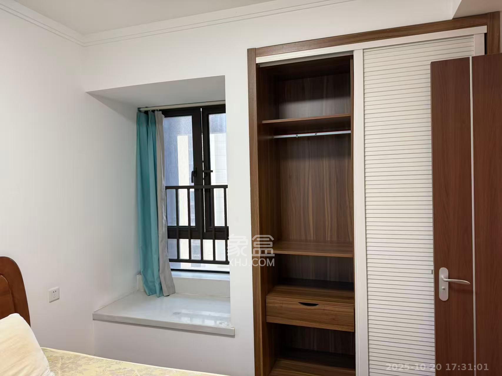 龙湖水晶郦城  3室2厅1卫    3100.0元/月室内图