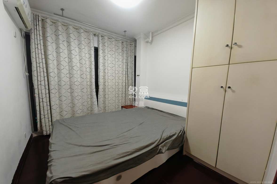 钰龙天下二期(钰龙佳园) 3室2厅2卫 2700.0元/月 钰龙天下二期(钰龙佳园) 3室2厅2卫 2700.0元/月室内图