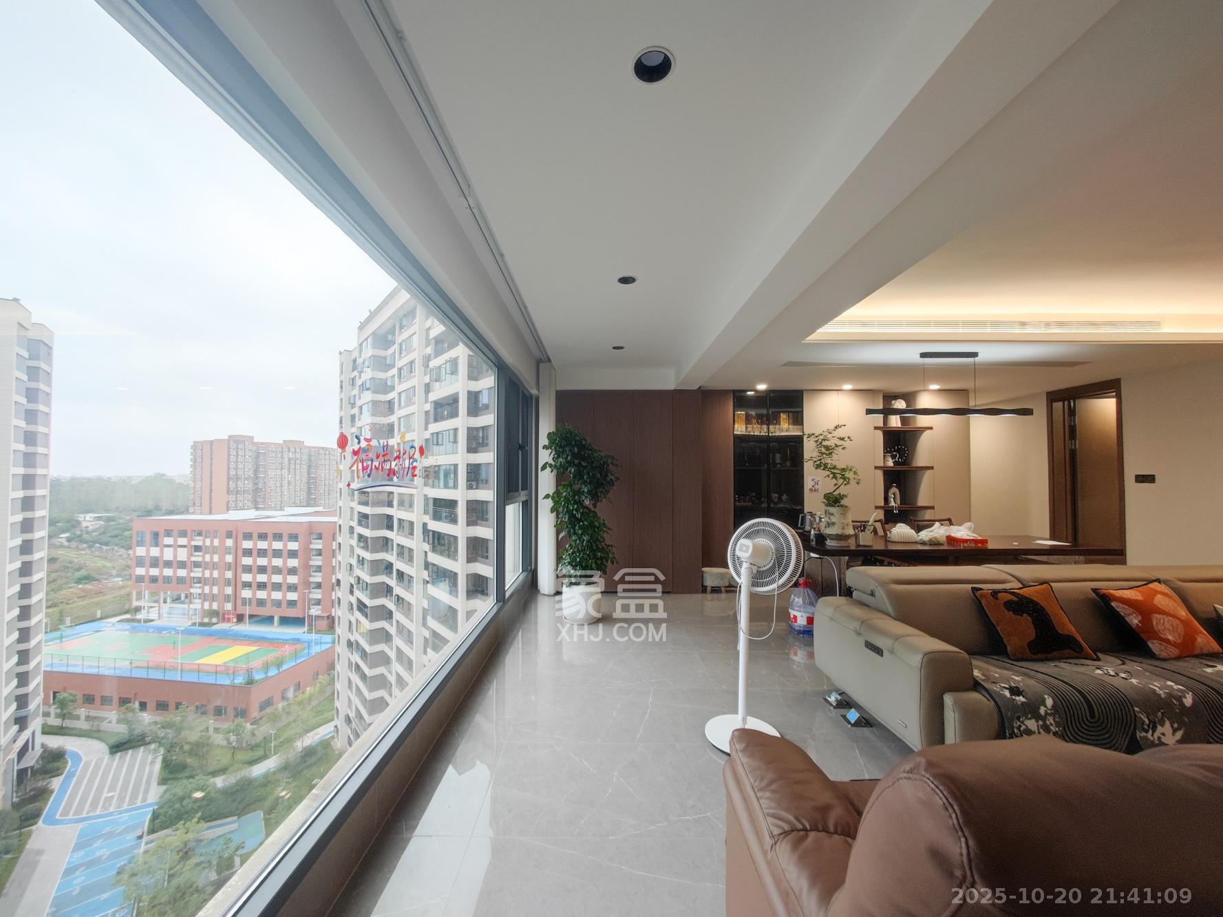 金地都会风華  4室2厅2卫    300.0万 金地都会风華  4室2厅2卫    300.0万阳台