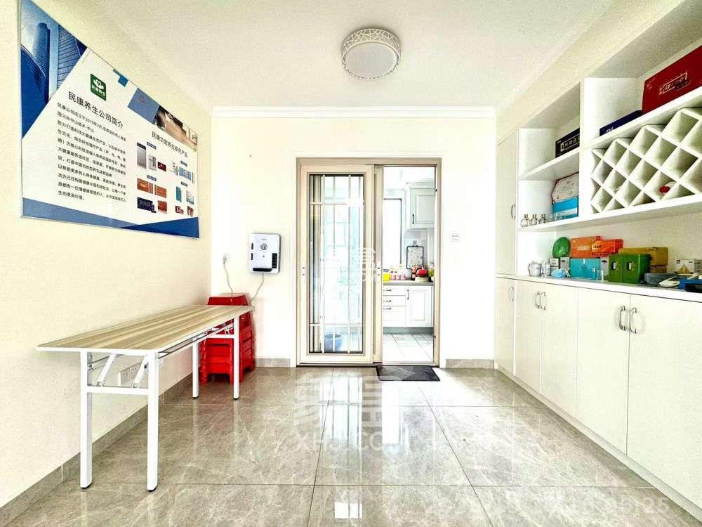 中南国际眼镜城（中伟商业中心）  4室2厅2卫    2600.0元/月室内图