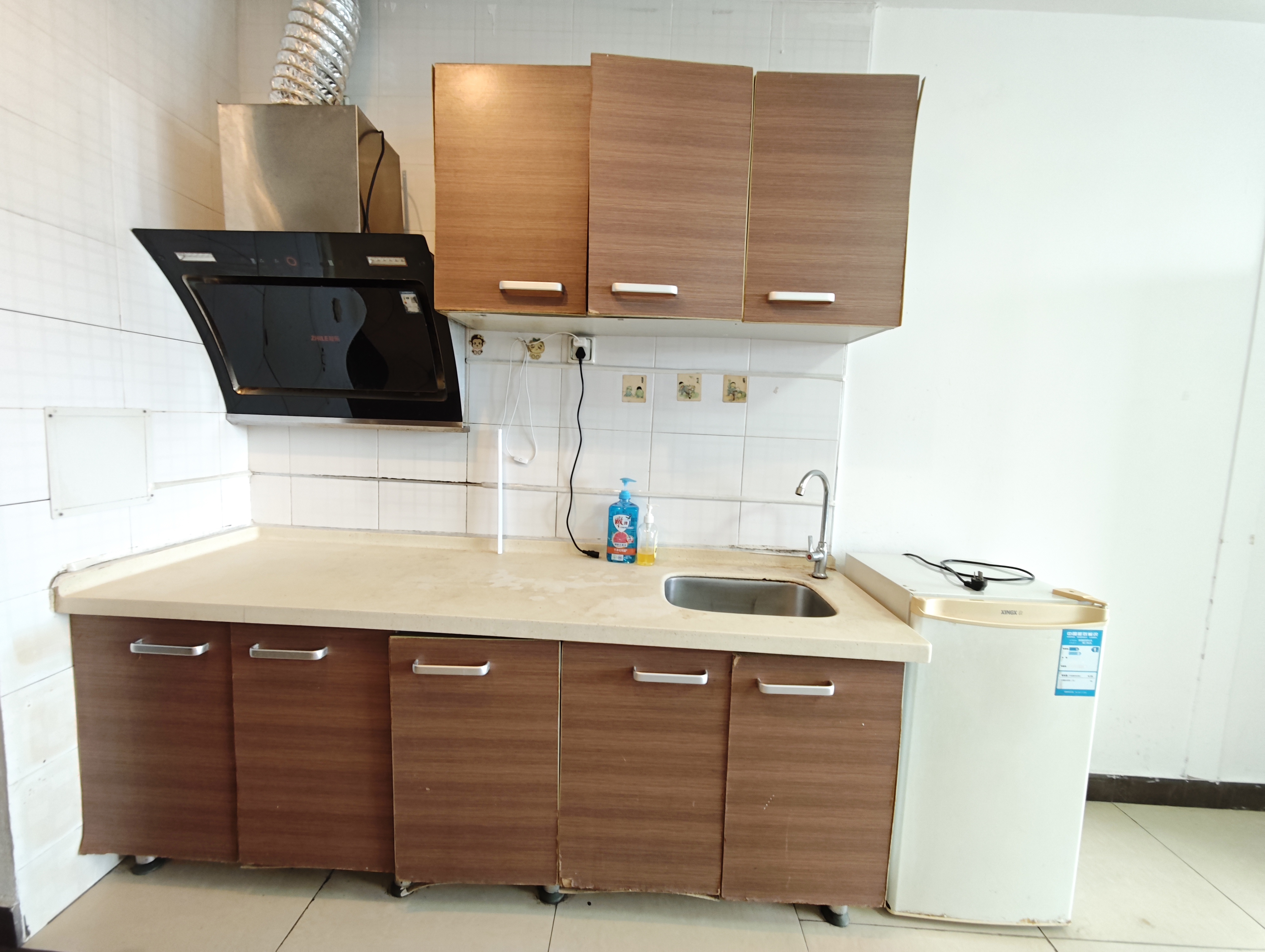 帝国大厦  1室1厅1卫    39.0万客厅