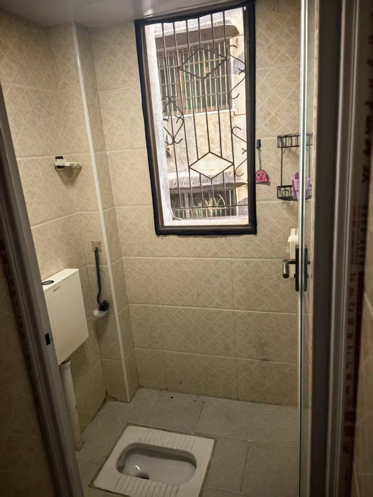 和平北路散盘  1室1厅1卫    700.0元/月 和平北路散盘  1室1厅1卫    700.0元/月室内图