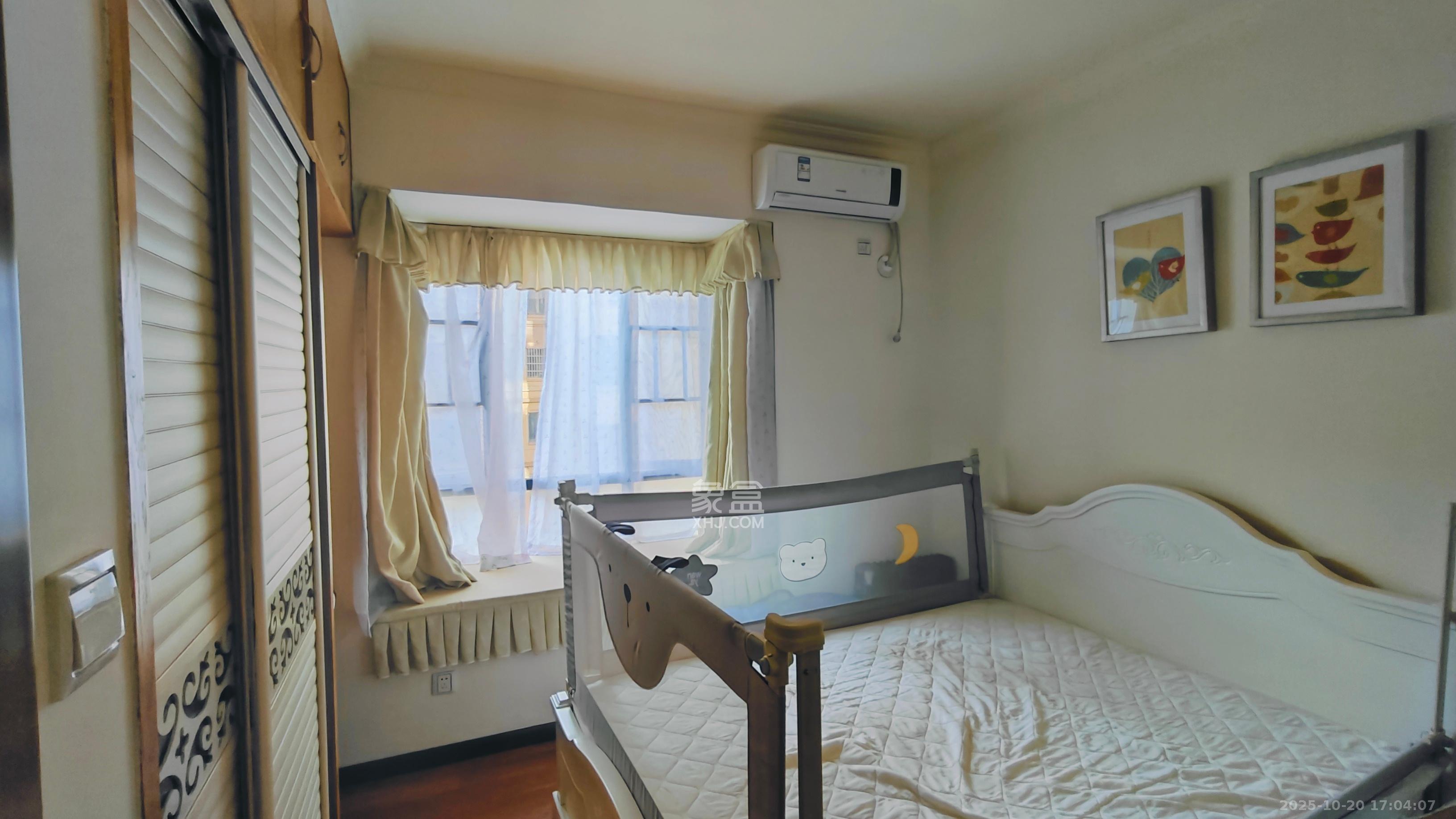 保利花园  2室2厅1卫    2400.0元/月 保利花园  2室2厅1卫    2400.0元/月室内图