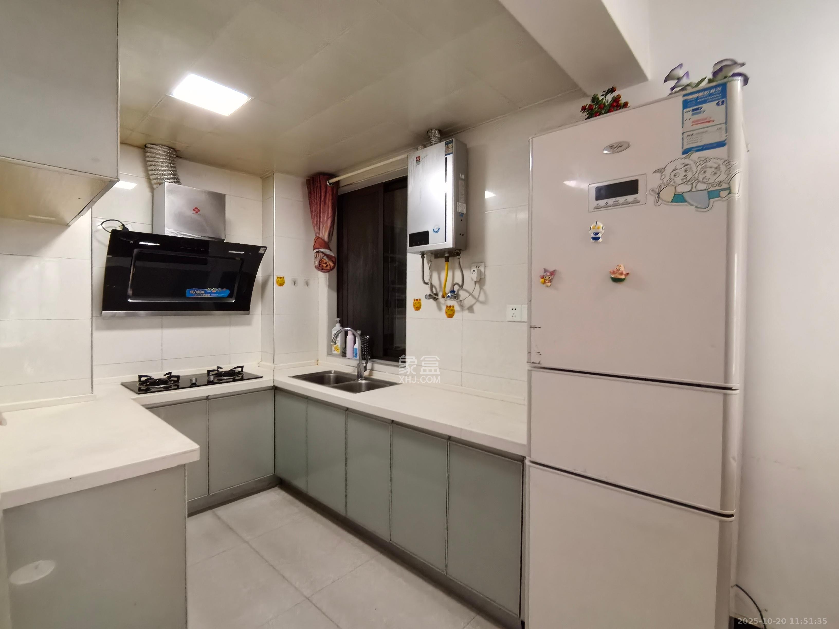 钰龙天下二期(钰龙佳园)  1室2厅1卫    2200.0元/月 钰龙天下二期(钰龙佳园)  1室2厅1卫    2200.0元/月室内图