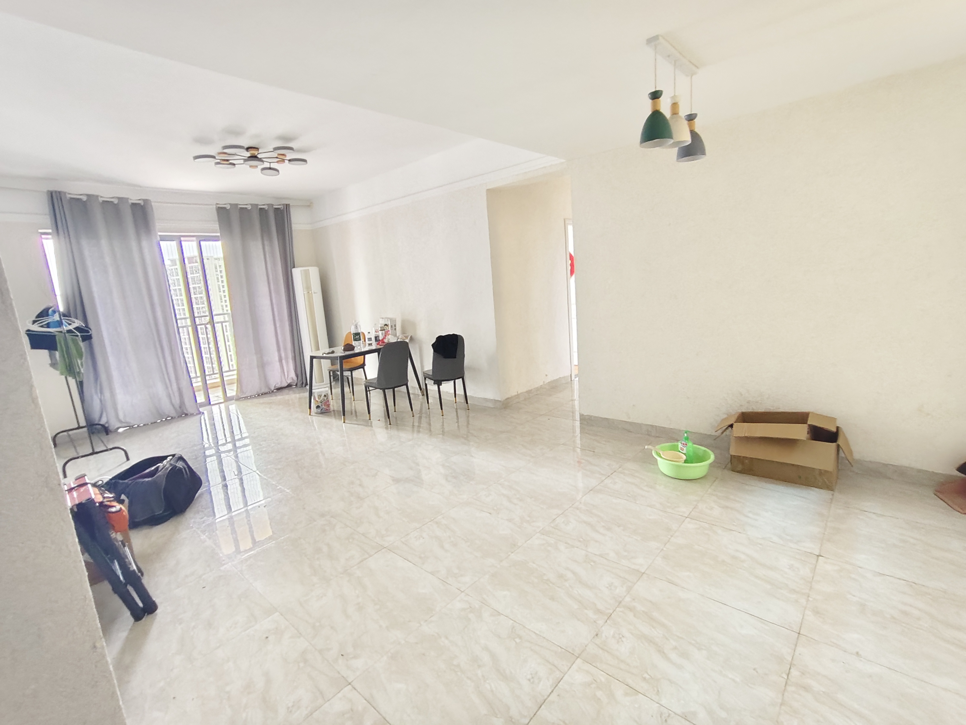 美丽华居  3室2厅1卫    2500.0元/月室内图