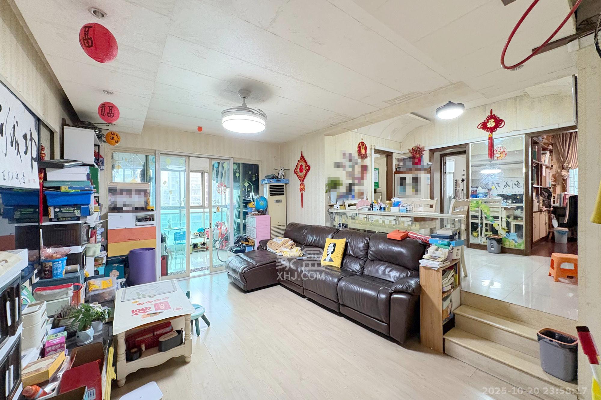 王府花园  3室2厅2卫    128.0万客厅