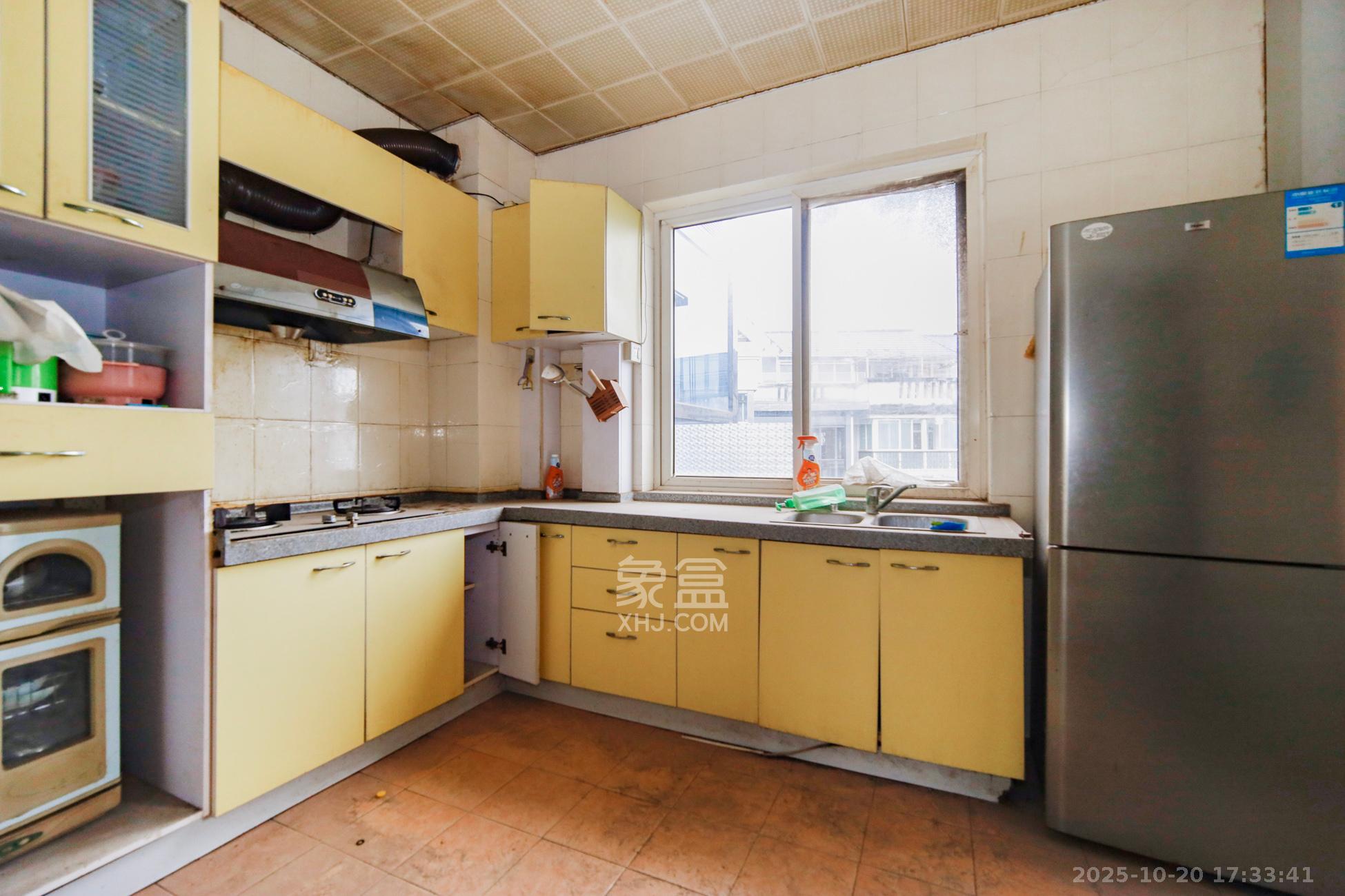 融城花苑  5室2厅3卫    95.0万厨房