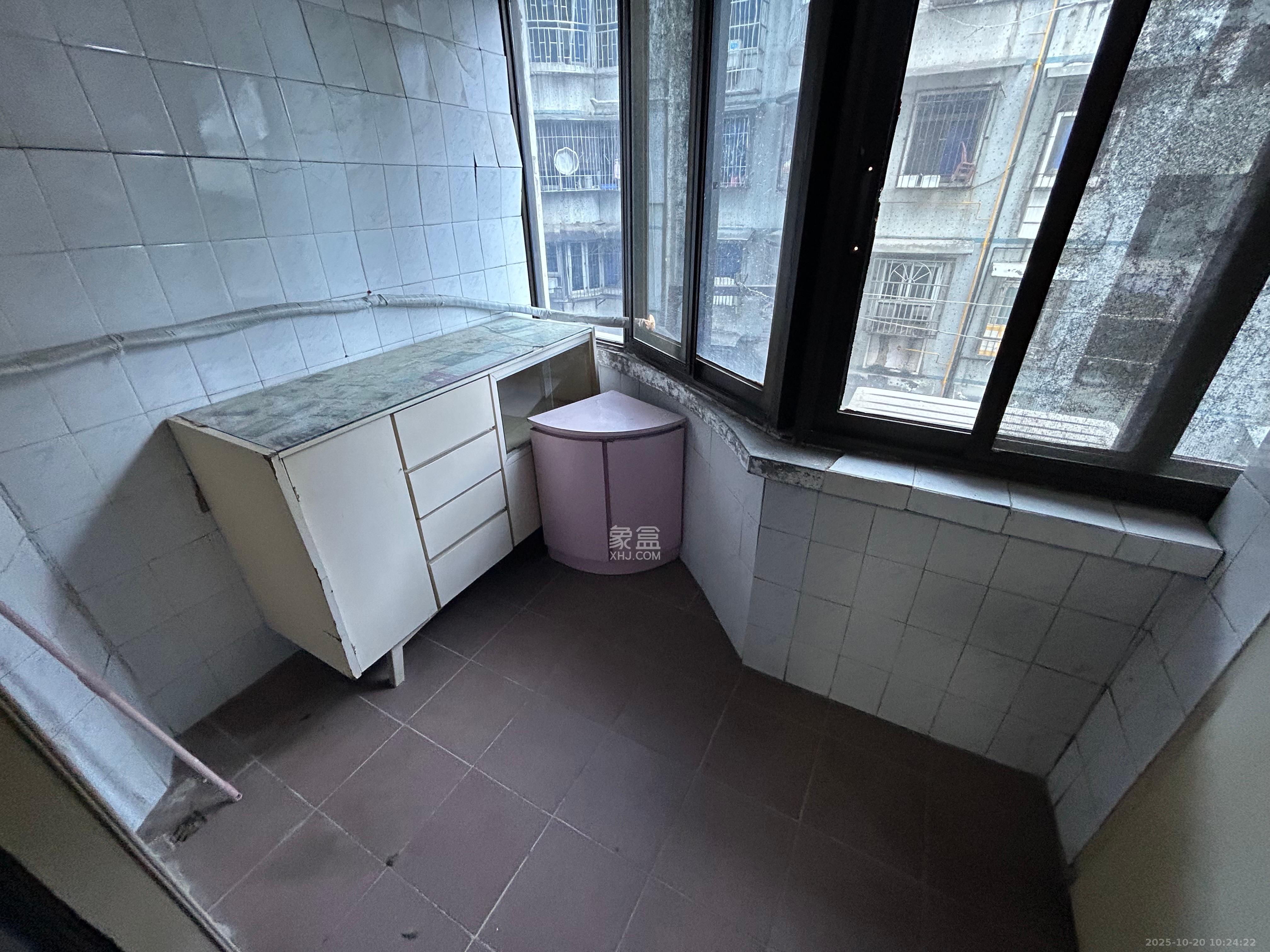 雅泰花园  1室2厅1卫    1500.0元/月室内图