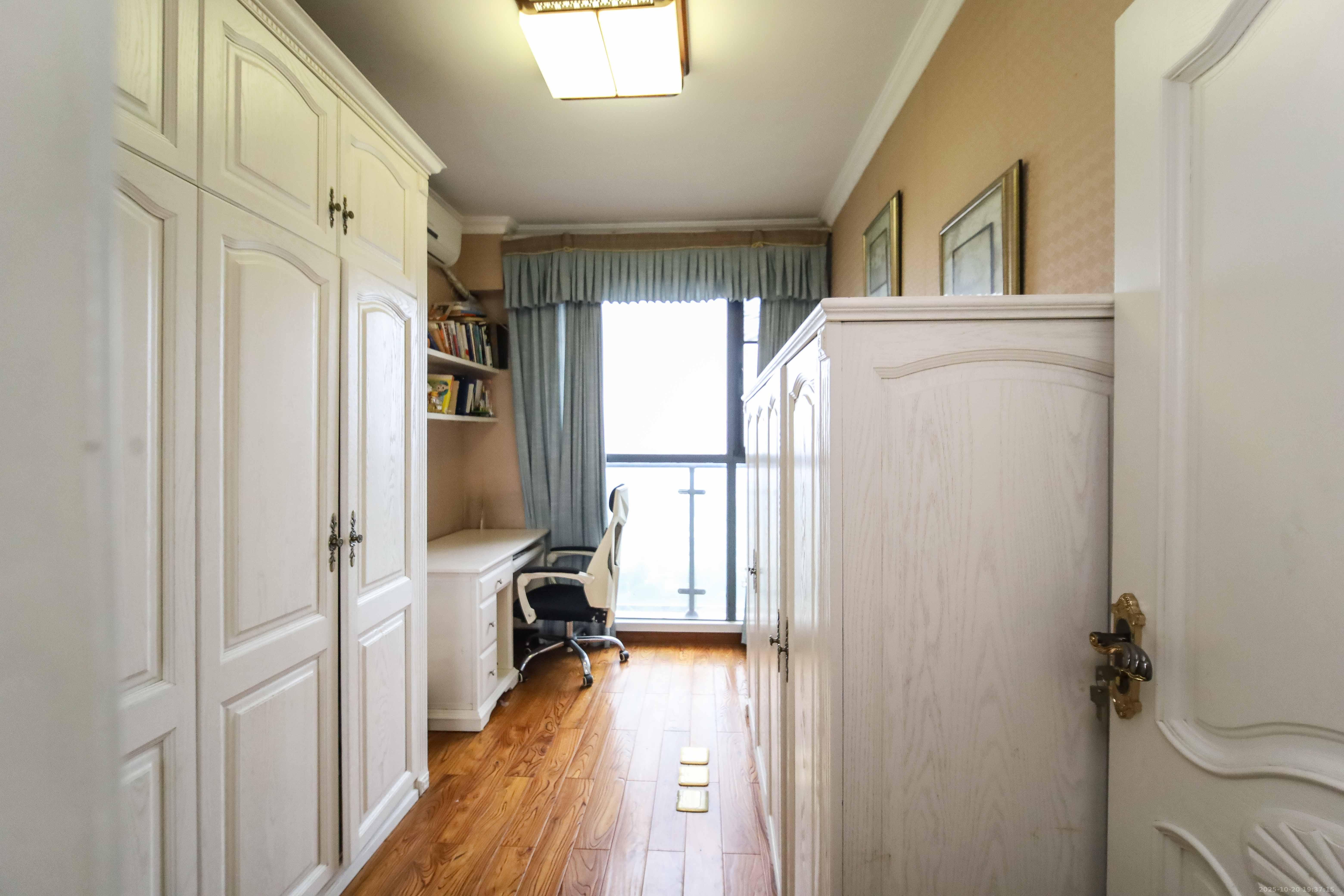 江河双水湾  3室2厅2卫    138.0万 江河双水湾  3室2厅2卫    138.0万卧室