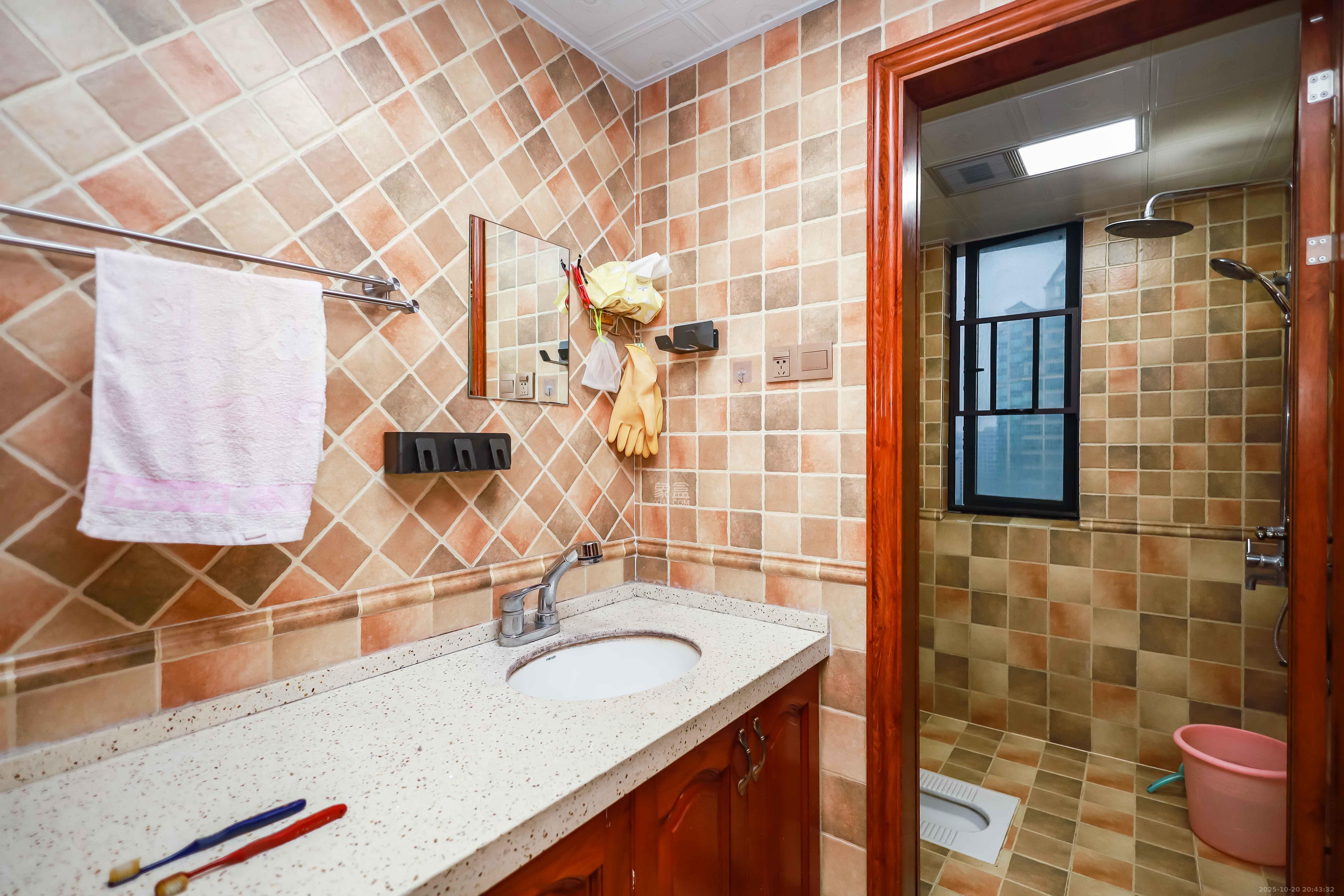 卓越蔚蓝海岸三期  3室2厅2卫    118.0万卫生间