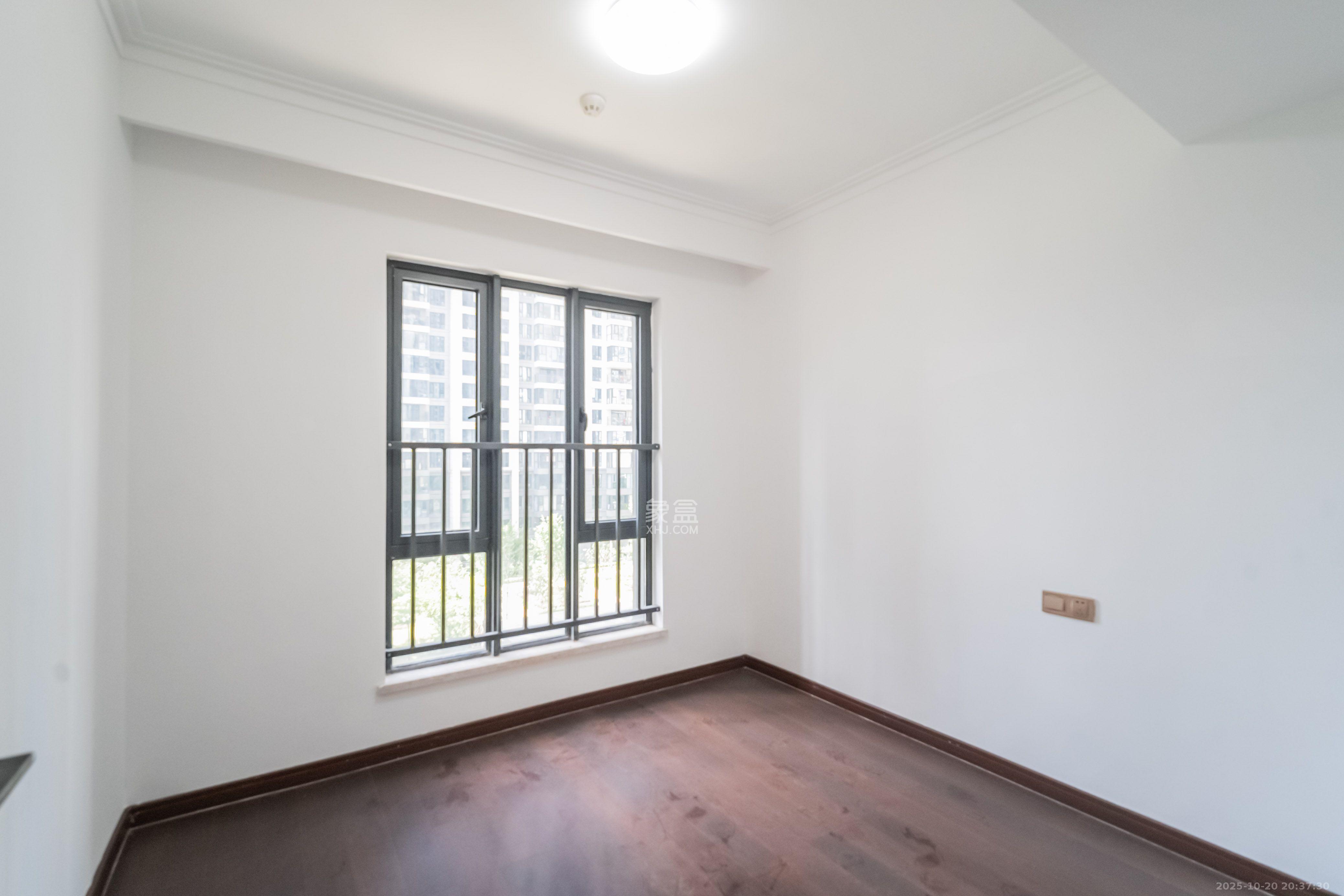 绿地长沙城际空间站(绿地新里佳苑)  5室2厅2卫    4000.0元/月 绿地长沙城际空间站(绿地新里佳苑)  5室2厅2卫    4000.0元/月室内图