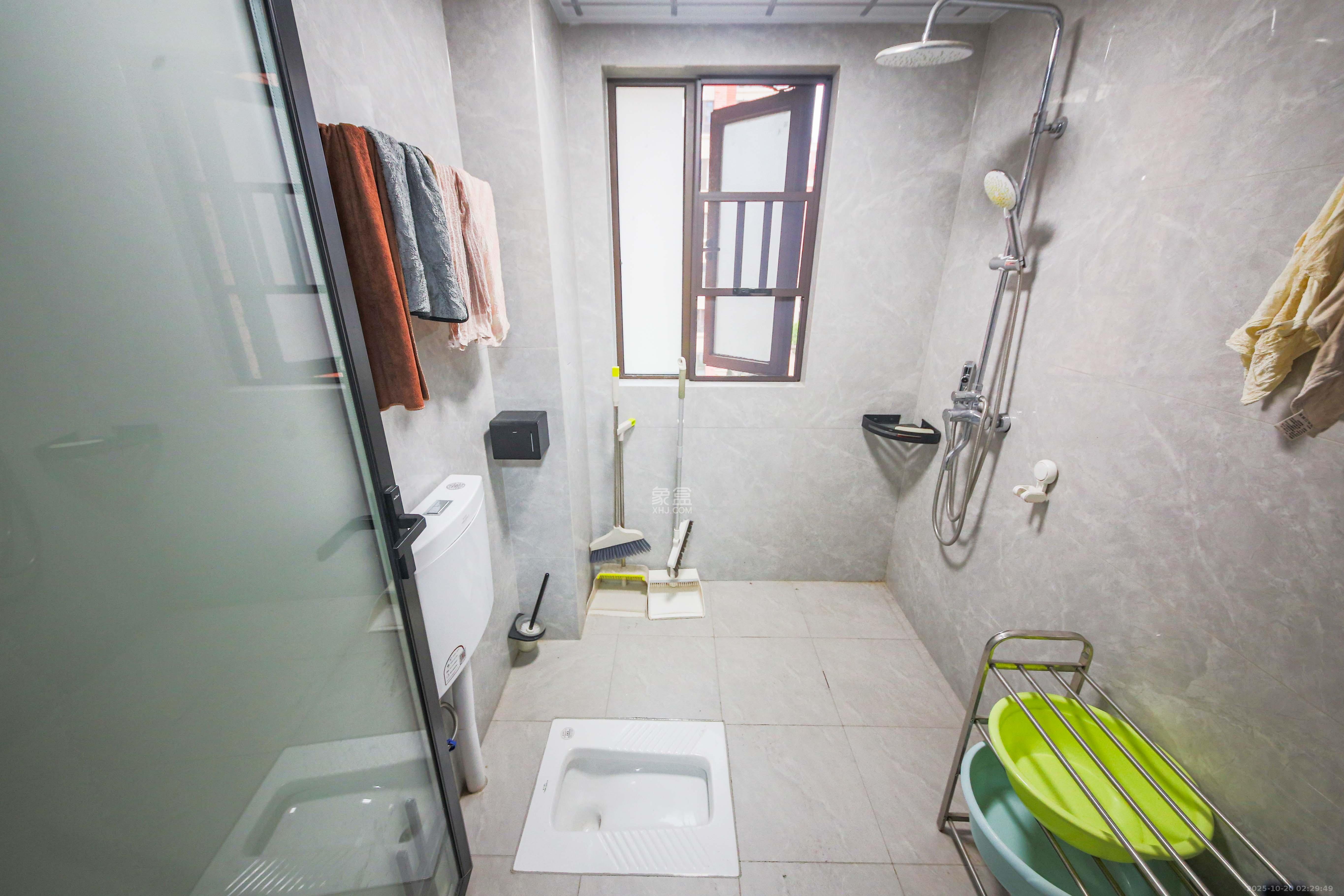 香缇雅苑（鑫远翡丽郡二期）  4室2厅2卫    220.0万卫生间