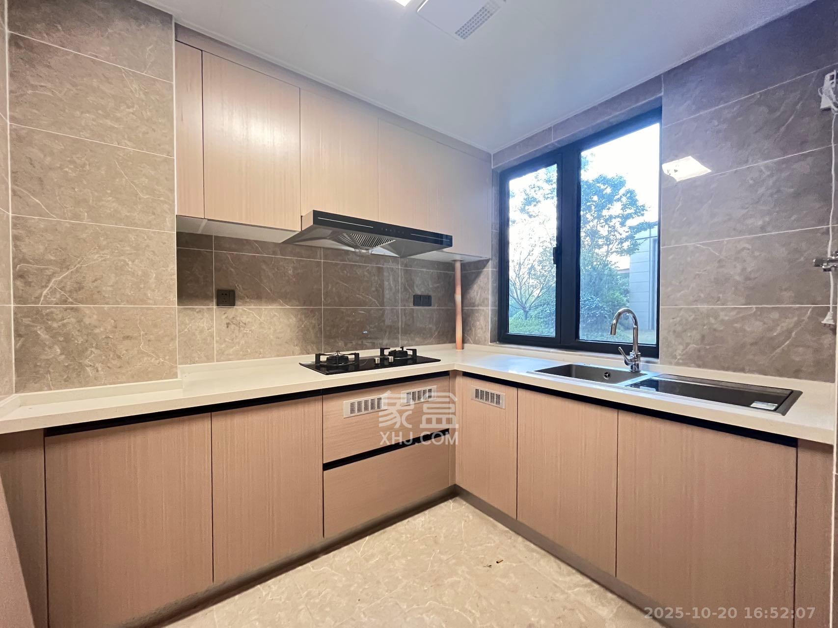 华润凯旋门二期  4室2厅1卫    3600.0元/月 华润凯旋门二期  4室2厅1卫    3600.0元/月室内图