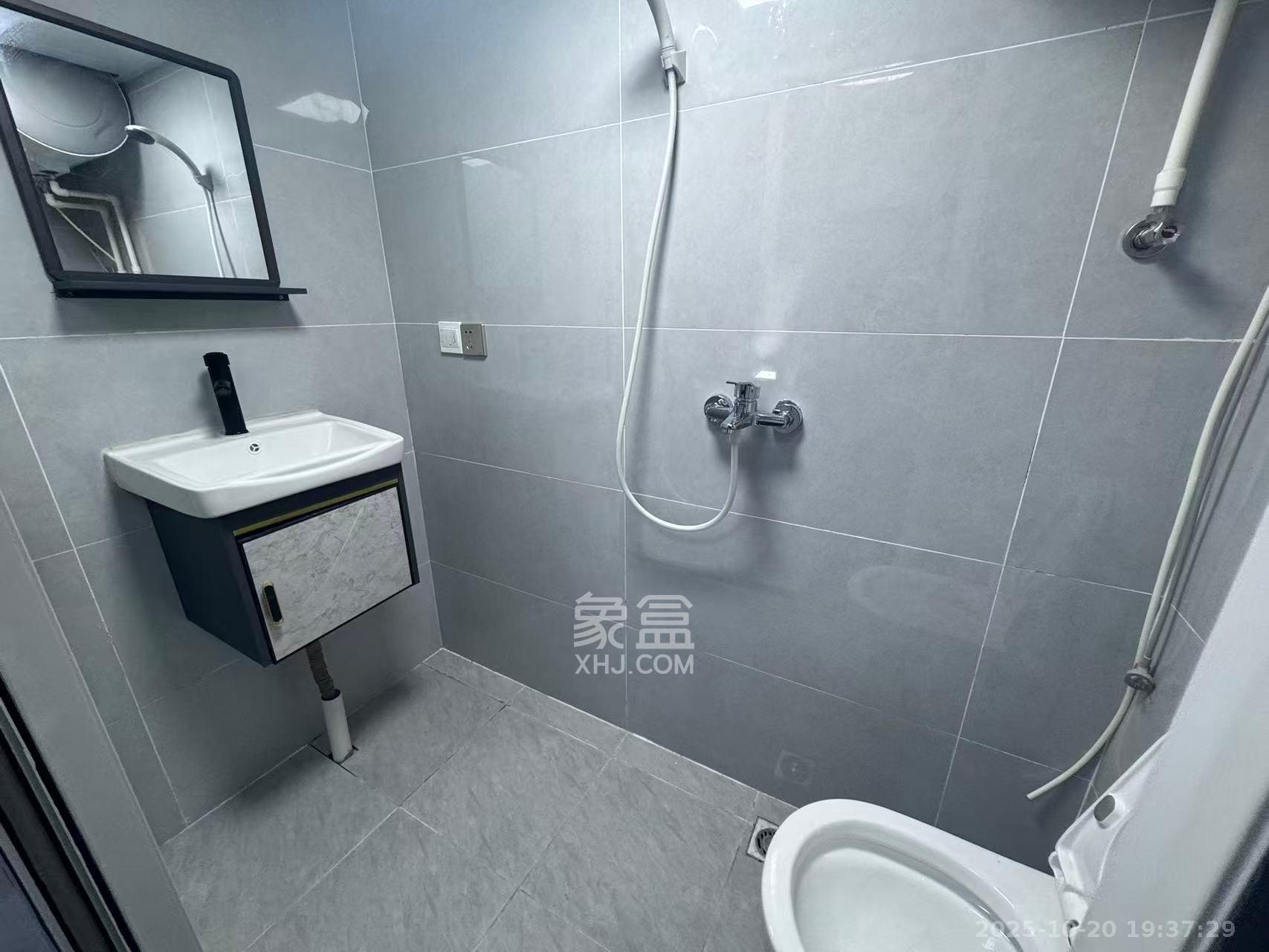 绿地商务广场 1室1厅1卫 1800.0元/月 绿地商务广场 1室1厅1卫 1800.0元/月室内图