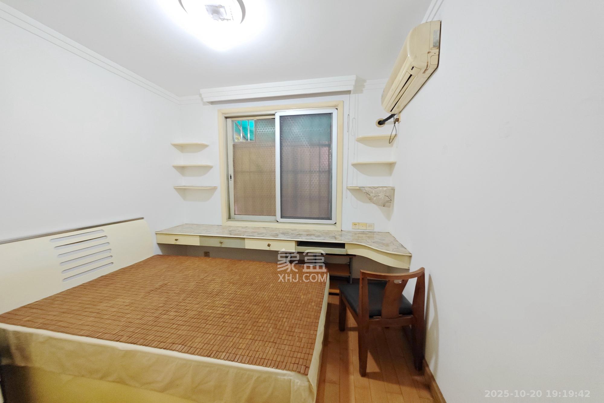 天润花园  3室2厅1卫    92.0万卧室