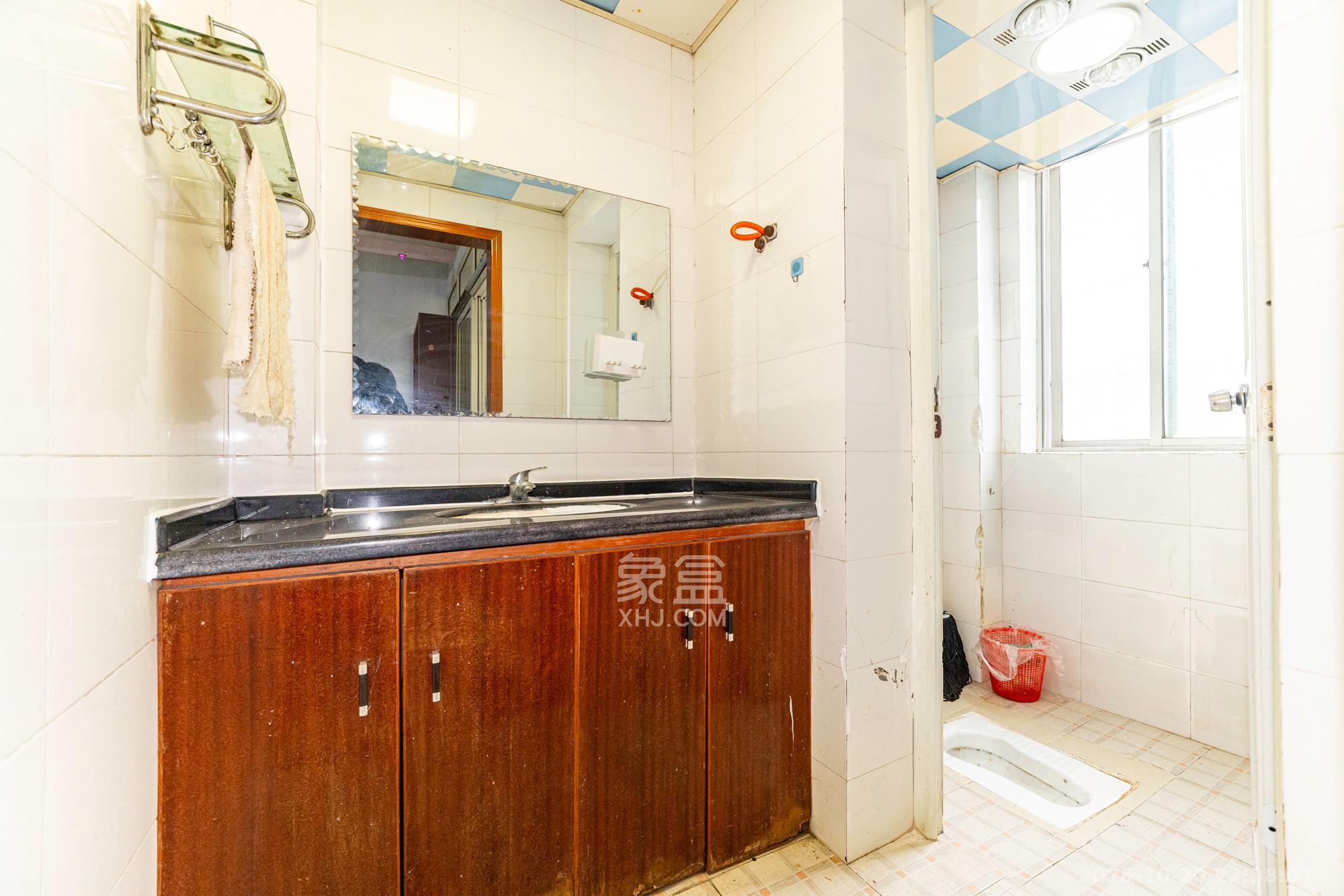 湘绣城  2室1厅1卫    36.0万卫生间