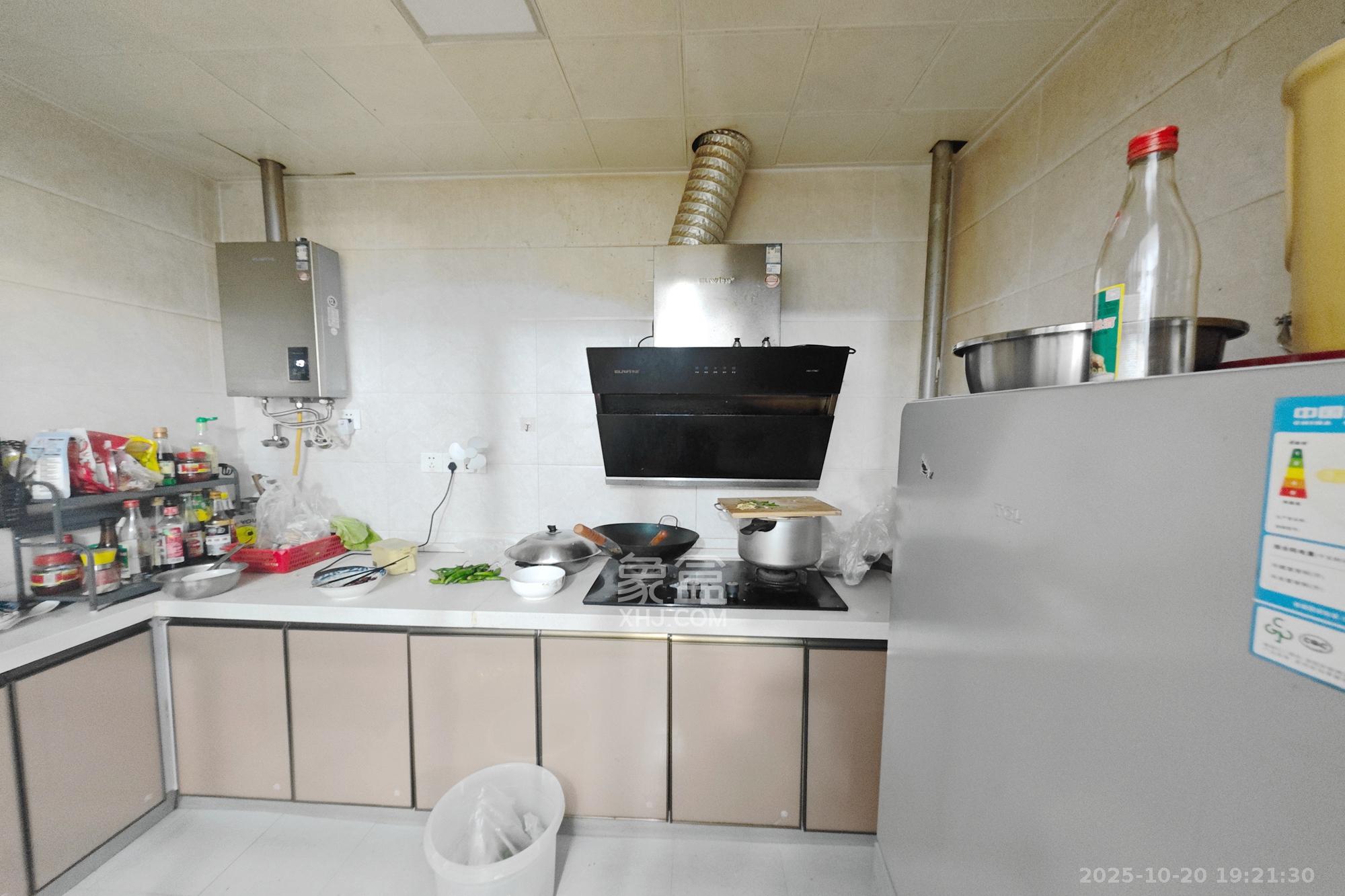 天翼花园(中国电信单位房) 3室2厅1卫 116.0万 天翼花园(中国电信单位房) 3室2厅1卫 116.0万厨房