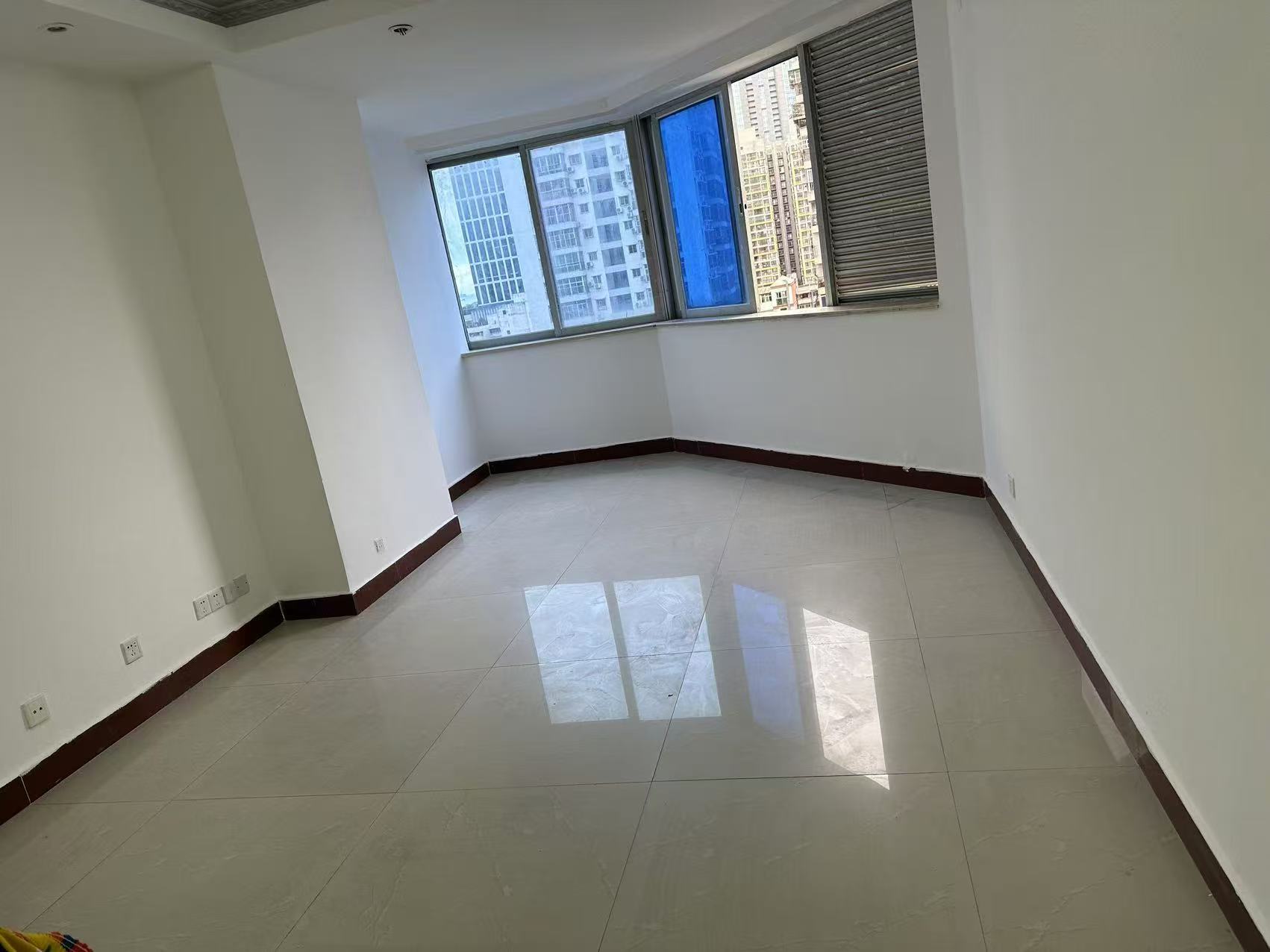 正昊大厦  3室2厅1卫    3500.0元/月室内图