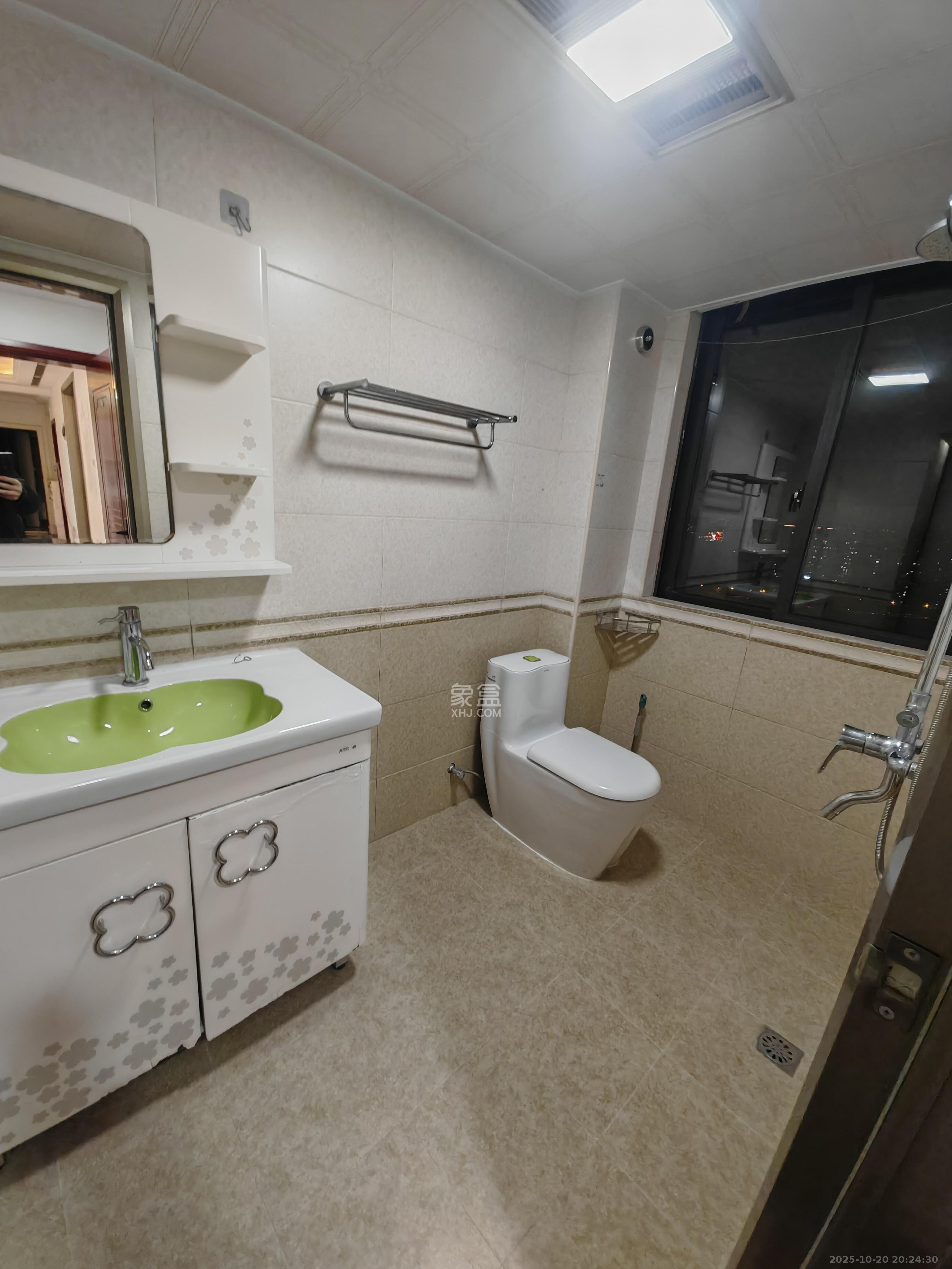 钰龙天下二期（钰龙佳园）  3室2厅2卫    2700.0元/月室内图