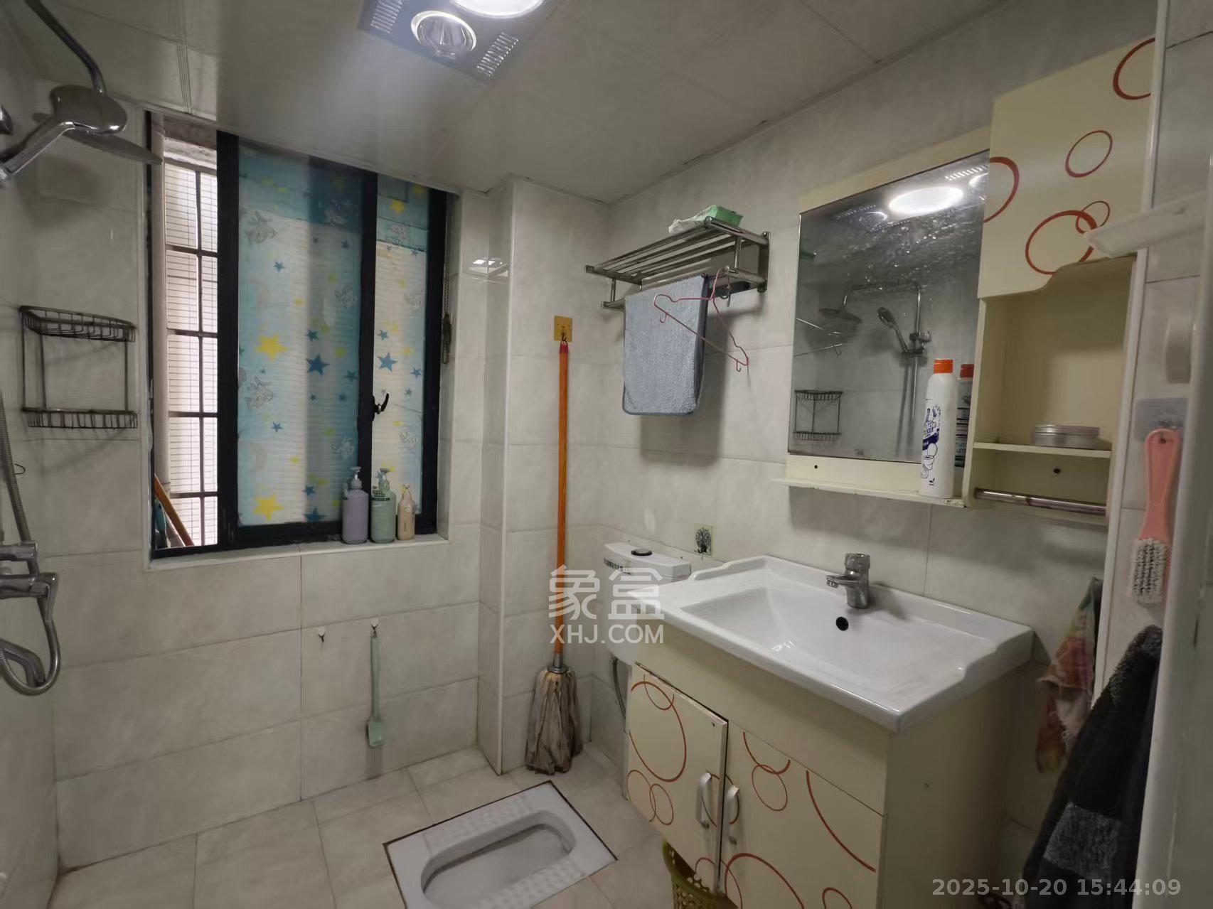 花样年华  4室2厅1卫    1800.0元/月 花样年华  4室2厅1卫    1800.0元/月