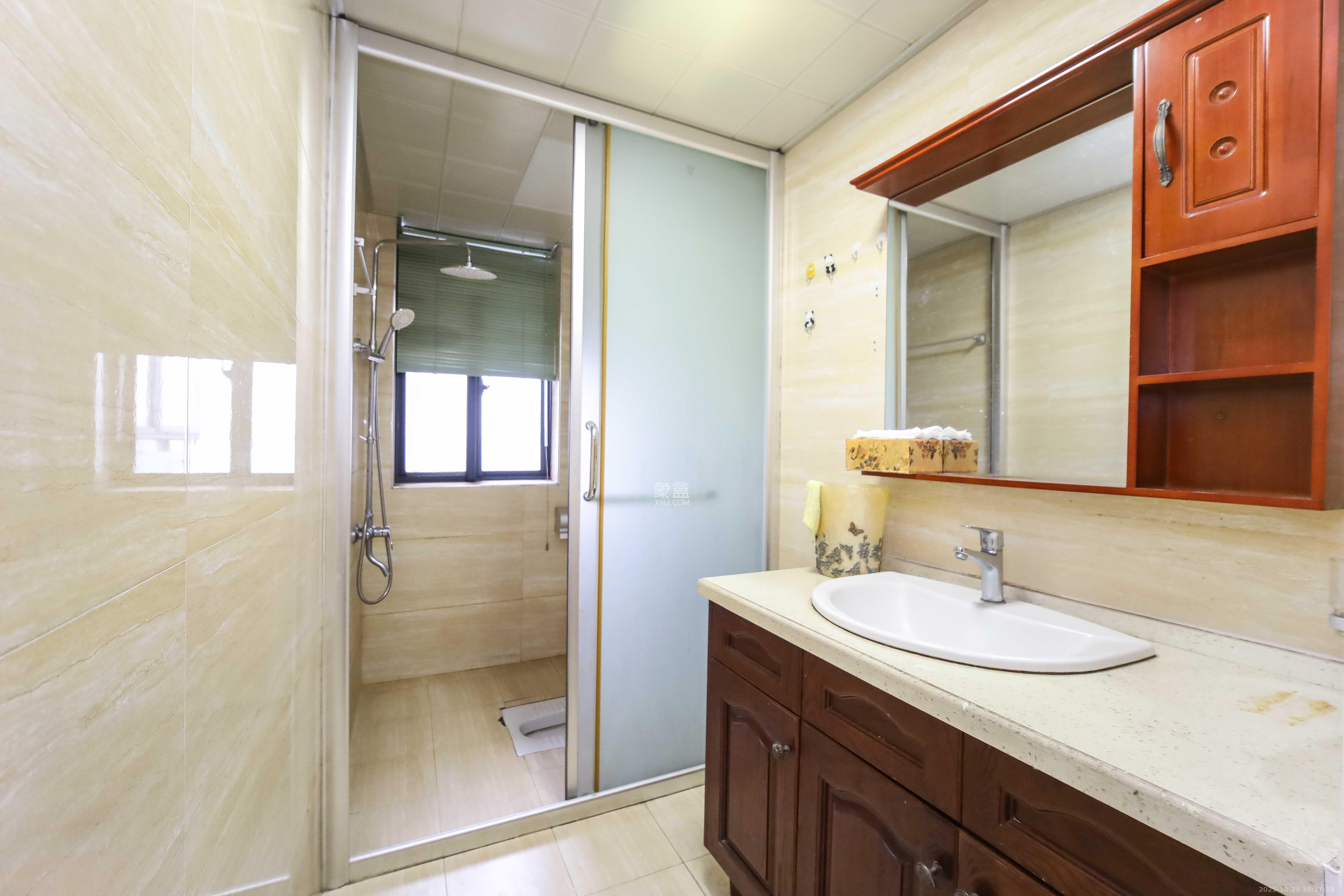 江河双水湾  3室2厅2卫    138.0万 江河双水湾  3室2厅2卫    138.0万卫生间